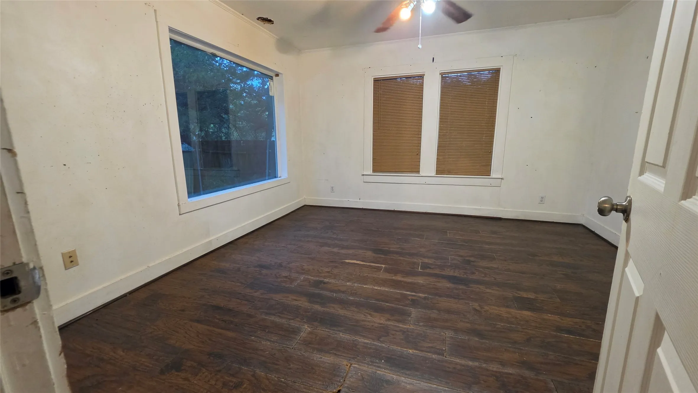 Single Family Residence For Sale in Collin County , 104 Short Street, Farmersville, Texas 75442, 2 Bedroom, 1 Bathroom, Garage spaces, 1,018 Sqft, built in 1960, mls#21411336, Real Estate Agent in Farmersville, Homes For Sale in Collin county, Homes For Sale in Farmersville, Realtor in Farmersville Texas, Real Estate Brokerage Independent Realty Texas, Luminita Cordes Realtor