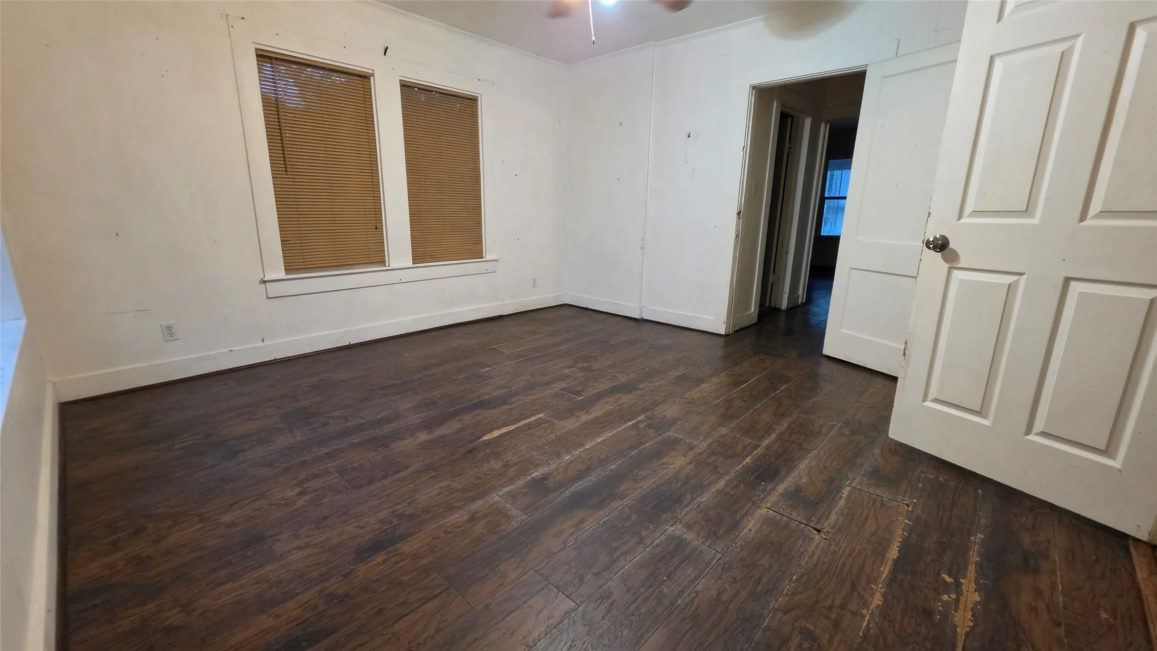 Single Family Residence For Sale in Collin County , 104 Short Street, Farmersville, Texas 75442, 2 Bedroom, 1 Bathroom, Garage spaces, 1,018 Sqft, built in 1960, mls#21411336, Real Estate Agent in Farmersville, Homes For Sale in Collin county, Homes For Sale in Farmersville, Realtor in Farmersville Texas, Real Estate Brokerage Independent Realty Texas, Luminita Cordes Realtor