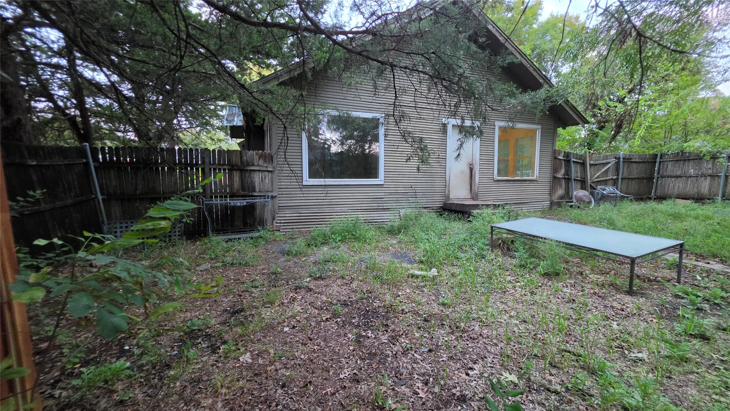 Single Family Residence For Sale in Collin County , 104 Short Street, Farmersville, Texas 75442, 2 Bedroom, 1 Bathroom, Garage spaces, 1,018 Sqft, built in 1960, mls#21411336, Real Estate Agent in Farmersville, Homes For Sale in Collin county, Homes For Sale in Farmersville, Realtor in Farmersville Texas, Real Estate Brokerage Independent Realty Texas, Luminita Cordes Realtor
