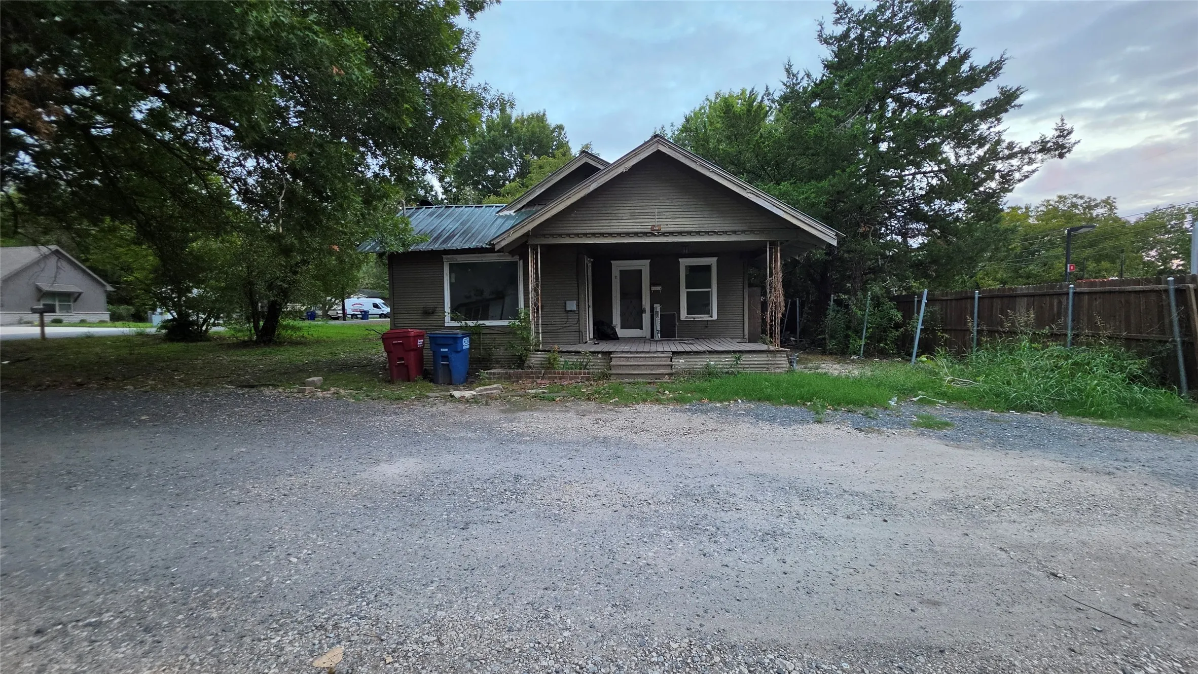 Single Family Residence For Sale in Collin County , 104 Short Street, Farmersville, Texas 75442, 2 Bedroom, 1 Bathroom, Garage spaces, 1,018 Sqft, built in 1960, mls#21411336, Real Estate Agent in Farmersville, Homes For Sale in Collin county, Homes For Sale in Farmersville, Realtor in Farmersville Texas, Real Estate Brokerage Independent Realty Texas, Luminita Cordes Realtor