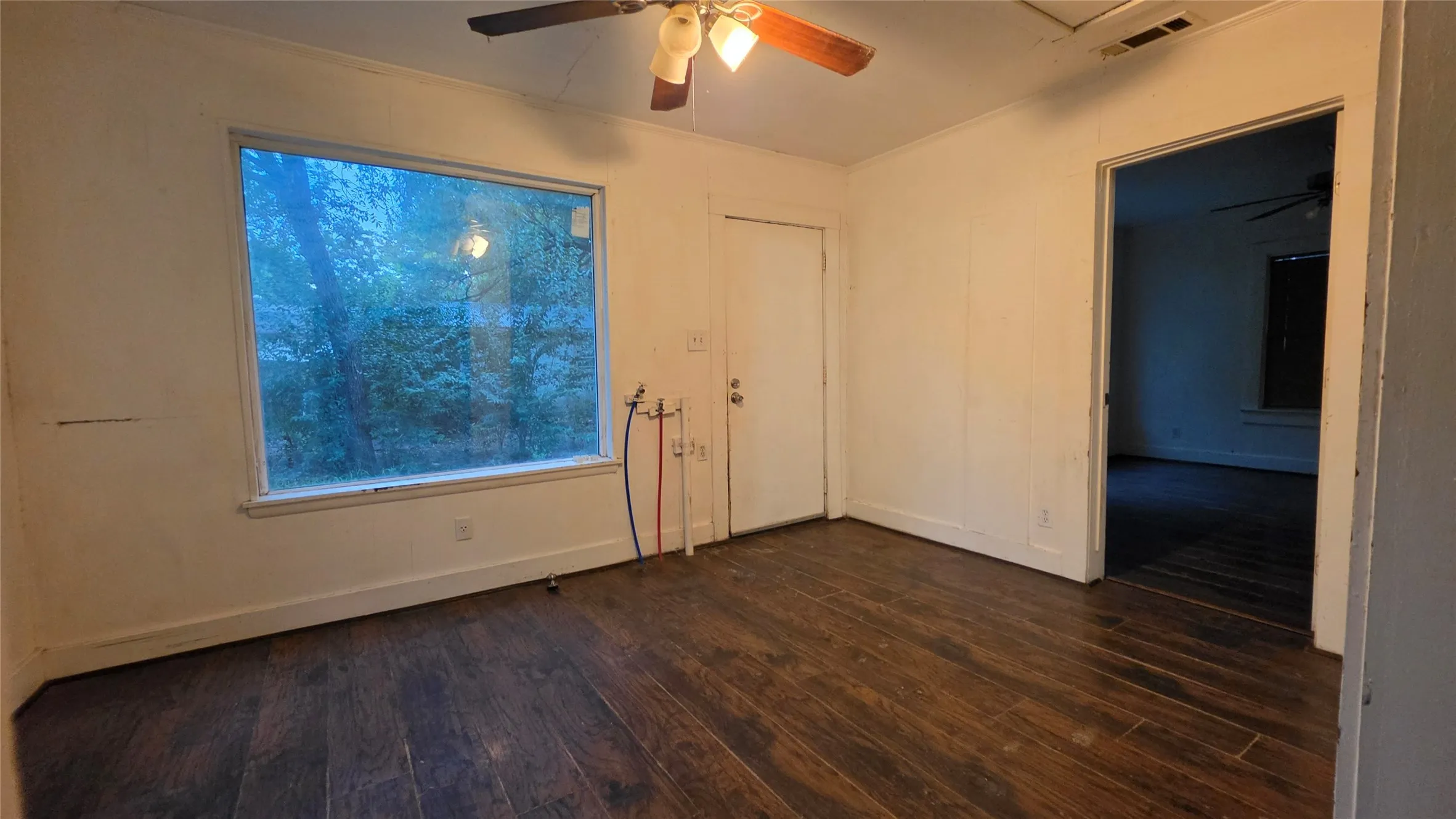 Single Family Residence For Sale in Collin County , 104 Short Street, Farmersville, Texas 75442, 2 Bedroom, 1 Bathroom, Garage spaces, 1,018 Sqft, built in 1960, mls#21411336, Real Estate Agent in Farmersville, Homes For Sale in Collin county, Homes For Sale in Farmersville, Realtor in Farmersville Texas, Real Estate Brokerage Independent Realty Texas, Luminita Cordes Realtor