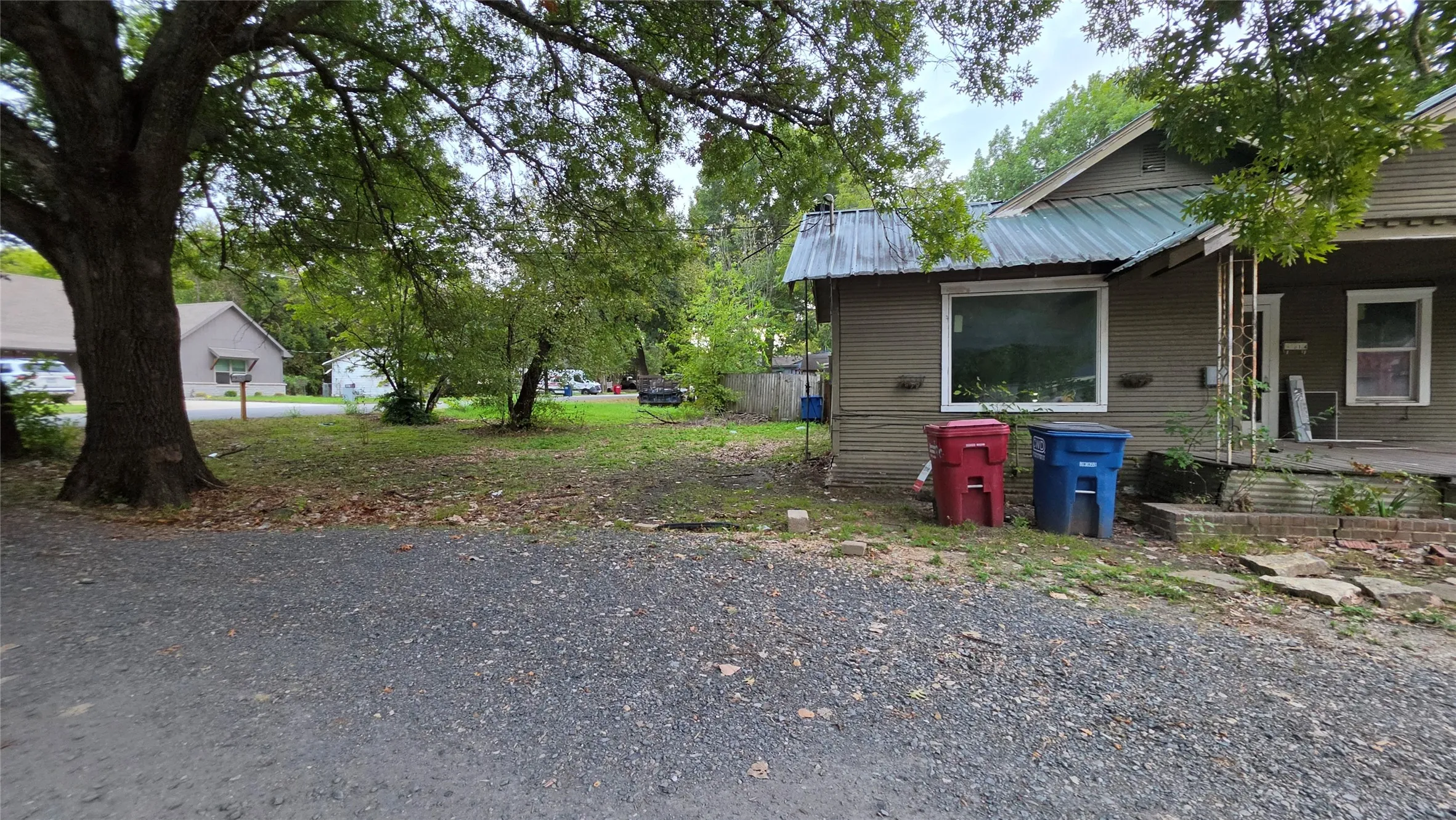 Single Family Residence For Sale in Collin County , 104 Short Street, Farmersville, Texas 75442, 2 Bedroom, 1 Bathroom, Garage spaces, 1,018 Sqft, built in 1960, mls#21411336, Real Estate Agent in Farmersville, Homes For Sale in Collin county, Homes For Sale in Farmersville, Realtor in Farmersville Texas, Real Estate Brokerage Independent Realty Texas, Luminita Cordes Realtor