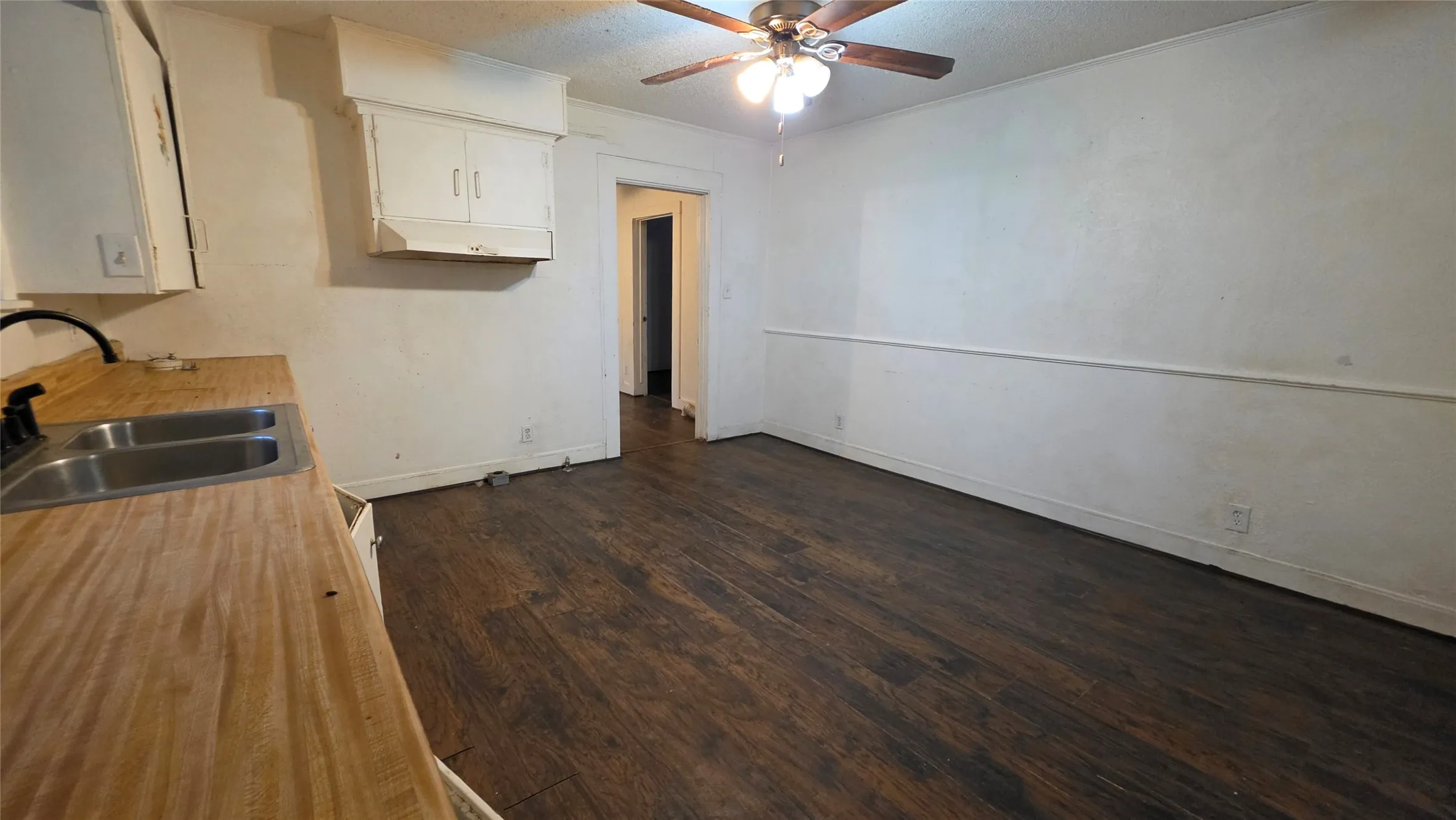 Single Family Residence For Sale in Collin County , 104 Short Street, Farmersville, Texas 75442, 2 Bedroom, 1 Bathroom, Garage spaces, 1,018 Sqft, built in 1960, mls#21411336, Real Estate Agent in Farmersville, Homes For Sale in Collin county, Homes For Sale in Farmersville, Realtor in Farmersville Texas, Real Estate Brokerage Independent Realty Texas, Luminita Cordes Realtor