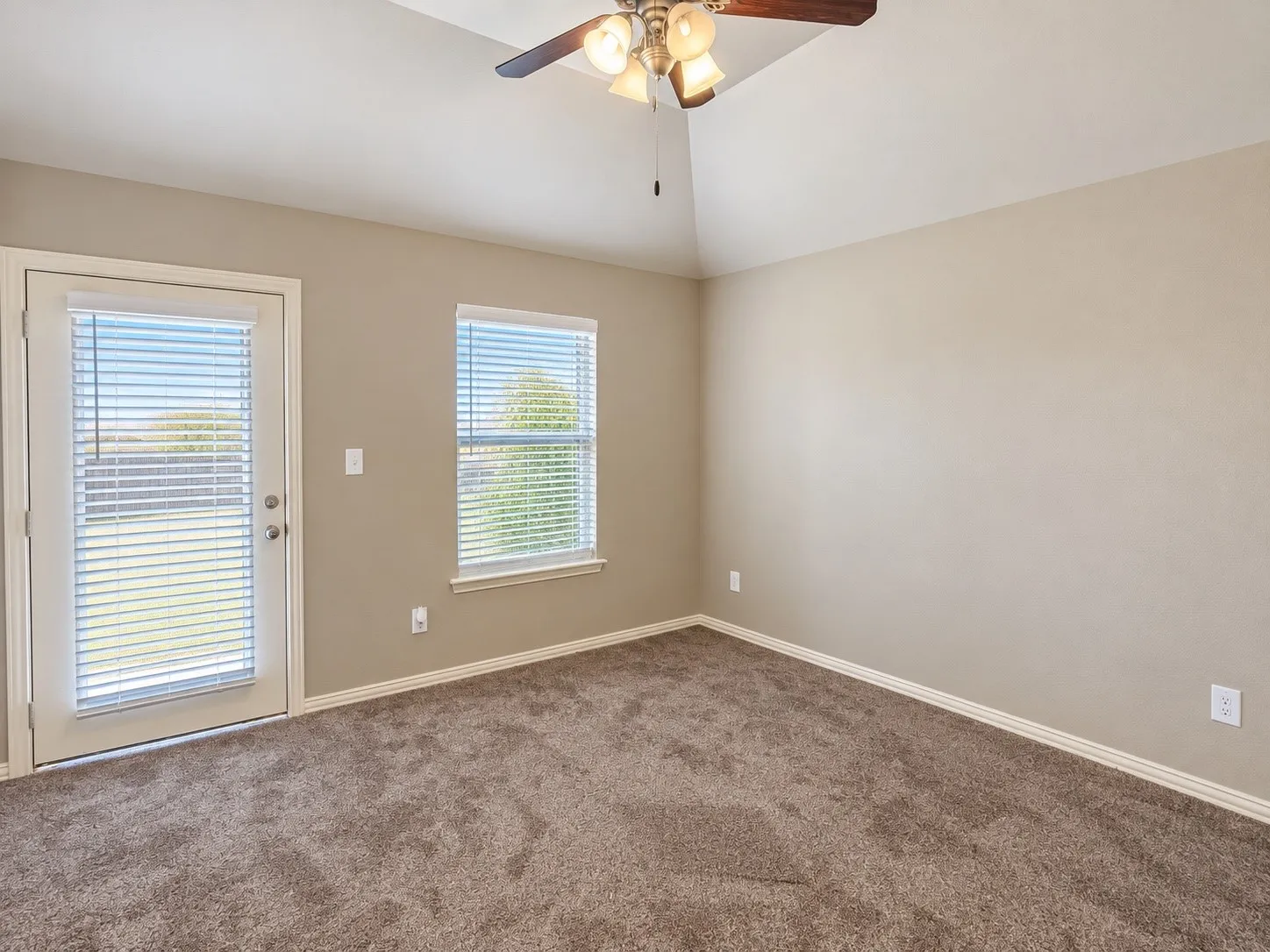 Single Family Residence For Rent in Hood County , 503 Mountain View Trail, Granbury, Texas 76049, 2 Bedroom, 1 Bathroom, Garage spaces, 888 Sqft, built in 2012, mls#21411340, Real Estate Agent in Granbury, Homes For Rent in Hood county, Homes For Rent in Granbury, Realtor in Granbury Texas, Real Estate Brokerage Independent Realty Texas, Luminita Cordes Realtor