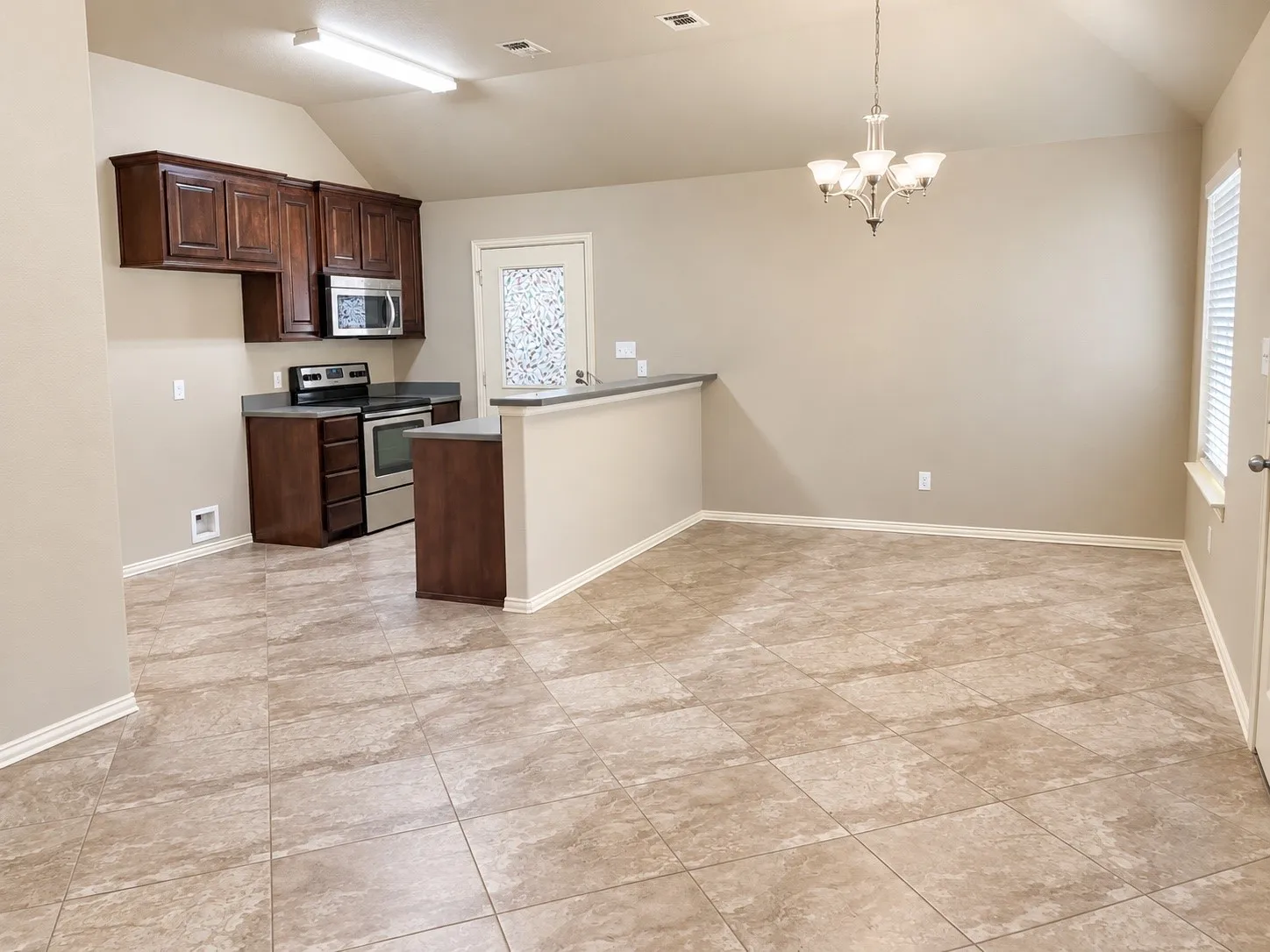 Single Family Residence For Rent in Hood County , 503 Mountain View Trail, Granbury, Texas 76049, 2 Bedroom, 1 Bathroom, Garage spaces, 888 Sqft, built in 2012, mls#21411340, Real Estate Agent in Granbury, Homes For Rent in Hood county, Homes For Rent in Granbury, Realtor in Granbury Texas, Real Estate Brokerage Independent Realty Texas, Luminita Cordes Realtor