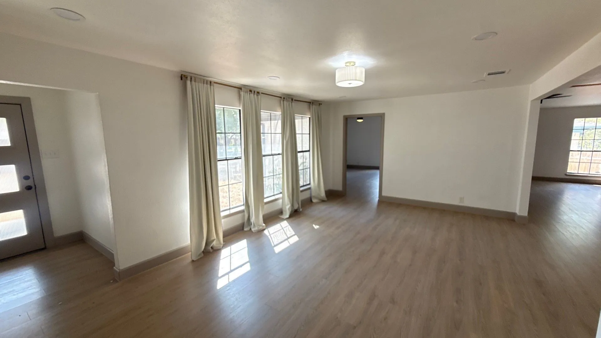 Single Family Residence For Sale in Dallas County , 7437 Eccles Drive, Dallas, Texas 75227, 4 Bedroom, 3 Bathroom, 3 Garage spaces, 1,993 Sqft, built in 1953, mls#21409724, Real Estate Agent in Dallas, Homes For Sale in Dallas county, Homes For Sale in Dallas, Realtor in Dallas Texas, Real Estate Brokerage Independent Realty Texas, Luminita Cordes Realtor