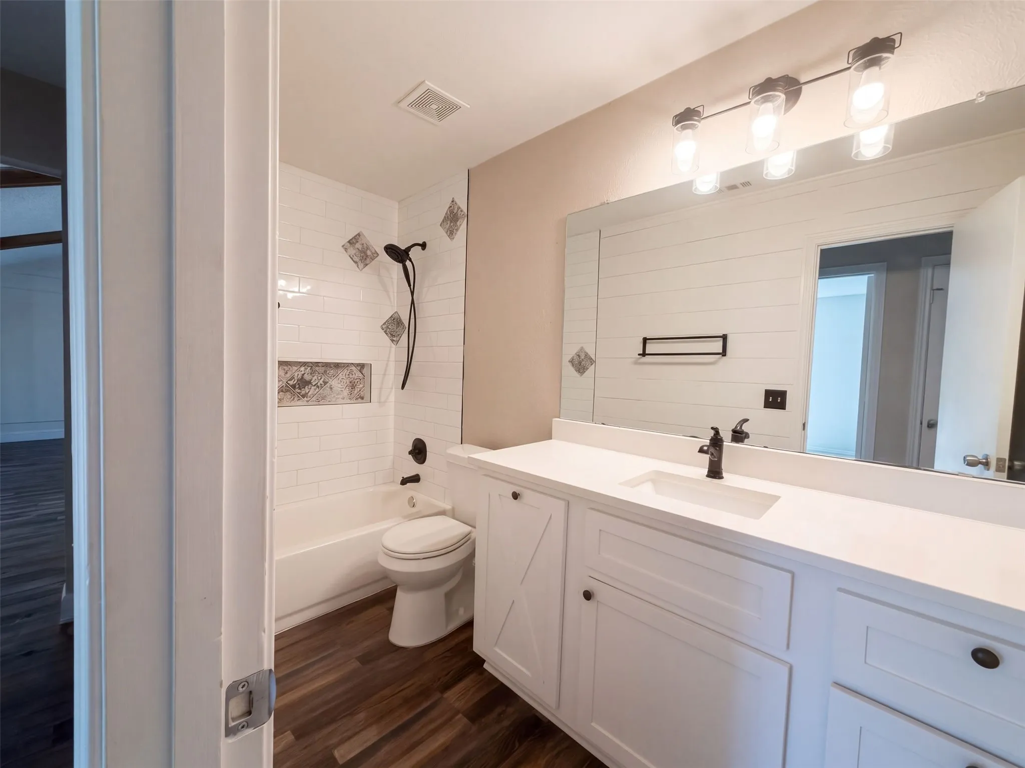 Single Family Residence For Sale in Collin County , 711 Rush Creek Drive, Allen, Texas 75002, 4 Bedroom, 2 Bathroom, 2 Garage spaces, 2,005 Sqft, built in 1981, mls#21411352, Real Estate Agent in Allen, Homes For Sale in Collin county, Homes For Sale in Allen, Realtor in Allen Texas, Real Estate Brokerage Independent Realty Texas, Luminita Cordes Realtor