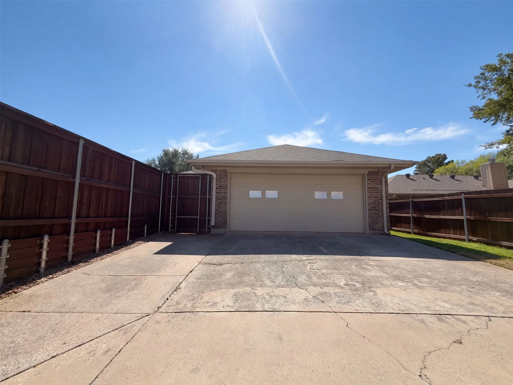 Single Family Residence For Sale in Collin County , 711 Rush Creek Drive, Allen, Texas 75002, 4 Bedroom, 2 Bathroom, 2 Garage spaces, 2,005 Sqft, built in 1981, mls#21411352, Real Estate Agent in Allen, Homes For Sale in Collin county, Homes For Sale in Allen, Realtor in Allen Texas, Real Estate Brokerage Independent Realty Texas, Luminita Cordes Realtor