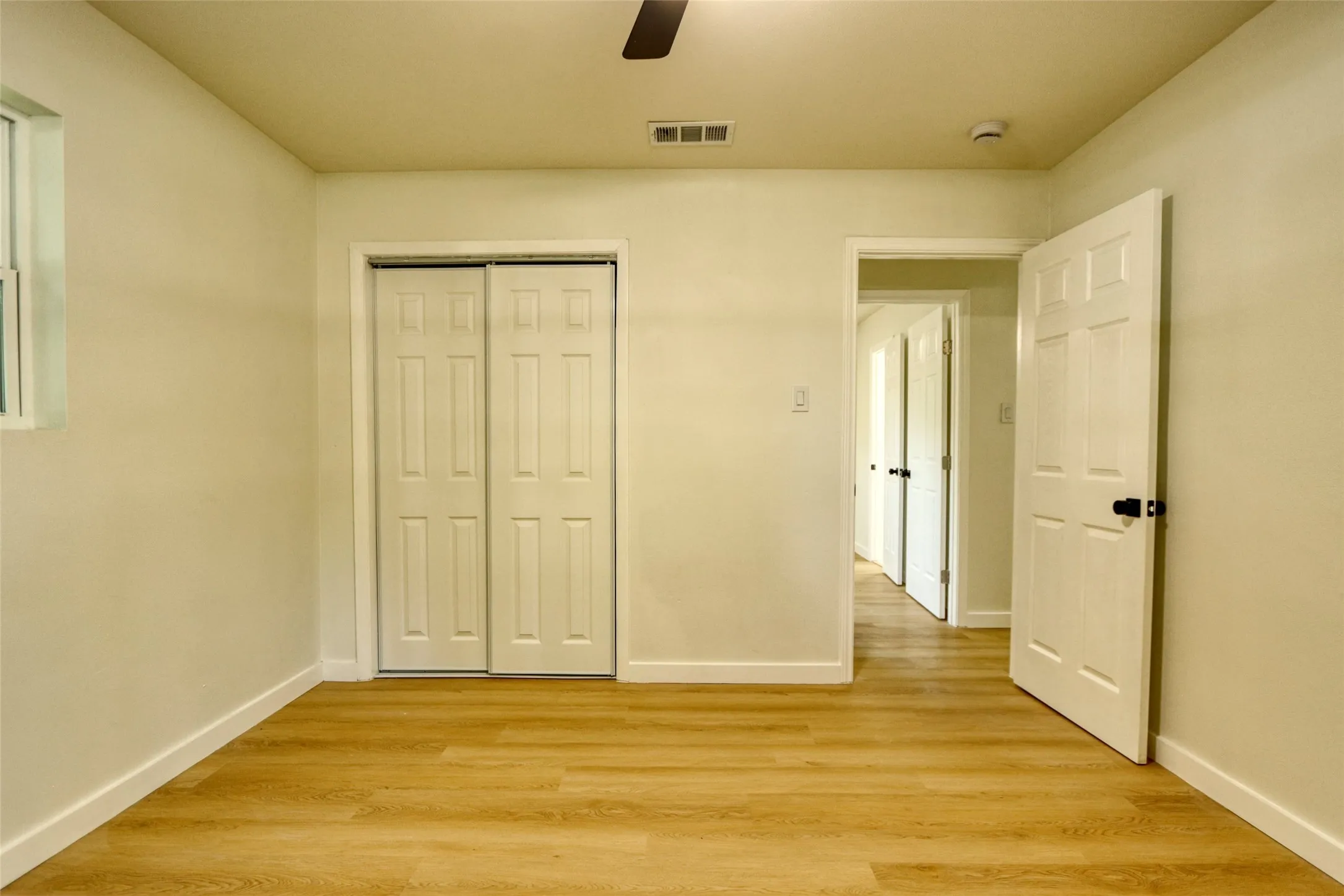 Single Family Residence For Sale in Tarrant County , 729 Oakwood Avenue, Hurst, Texas 76053, 3 Bedroom, 2 Bathroom, 2 Garage spaces, 1,489 Sqft, built in 1964, mls#21411363, Real Estate Agent in Hurst, Homes For Sale in Tarrant county, Homes For Sale in Hurst, Realtor in Hurst Texas, Real Estate Brokerage Independent Realty Texas, Luminita Cordes Realtor