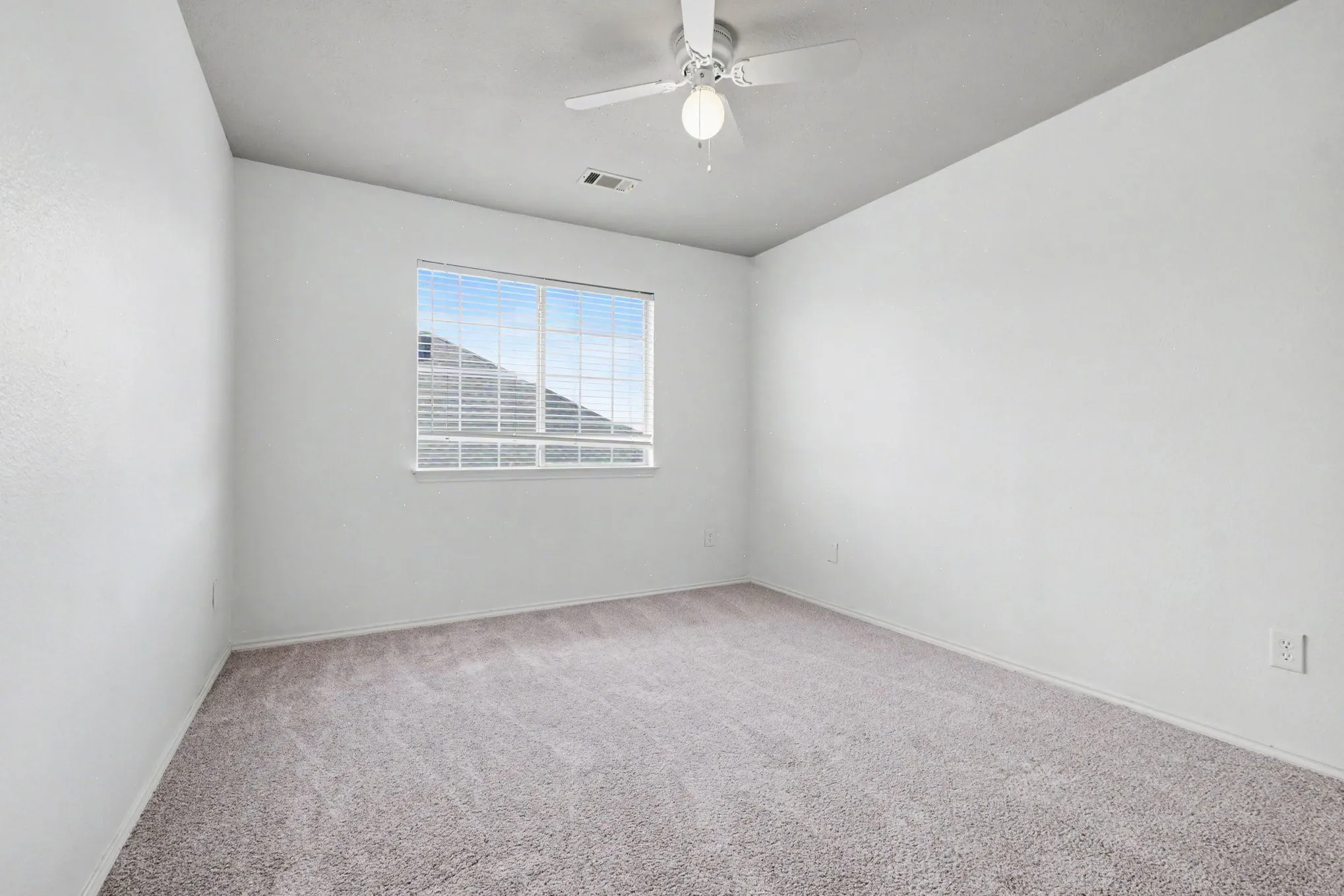 Single Family Residence For Sale in Collin County , 2221 Pittner Lane, Plano, Texas 75025, 4 Bedroom, 3 Bathroom, 1 Garage spaces, 2,800 Sqft, built in 1994, mls#21411367, Real Estate Agent in Plano, Homes For Sale in Collin county, Homes For Sale in Plano, Realtor in Plano Texas, Real Estate Brokerage Independent Realty Texas, Luminita Cordes Realtor