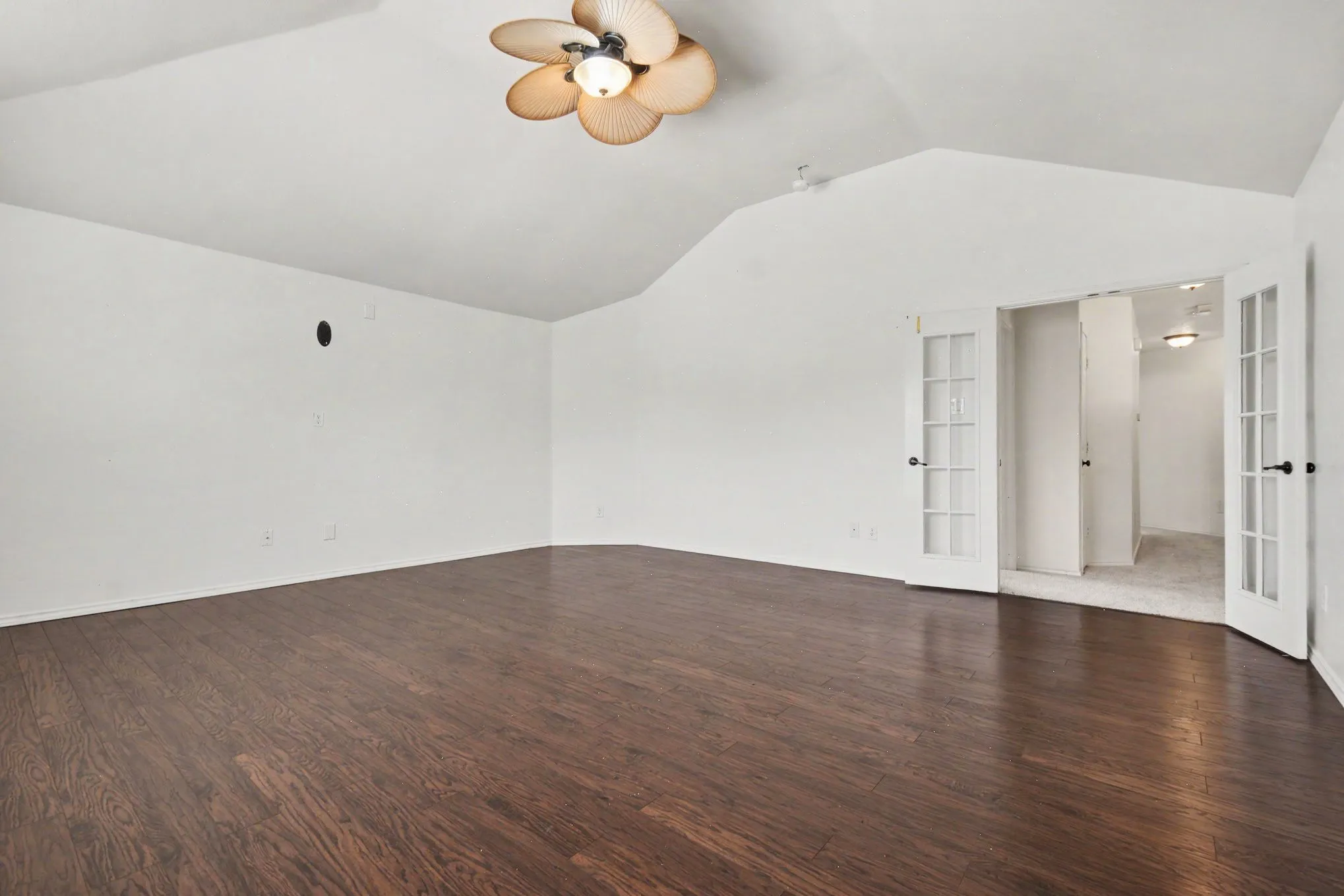 Single Family Residence For Sale in Collin County , 2221 Pittner Lane, Plano, Texas 75025, 4 Bedroom, 3 Bathroom, 1 Garage spaces, 2,800 Sqft, built in 1994, mls#21411367, Real Estate Agent in Plano, Homes For Sale in Collin county, Homes For Sale in Plano, Realtor in Plano Texas, Real Estate Brokerage Independent Realty Texas, Luminita Cordes Realtor