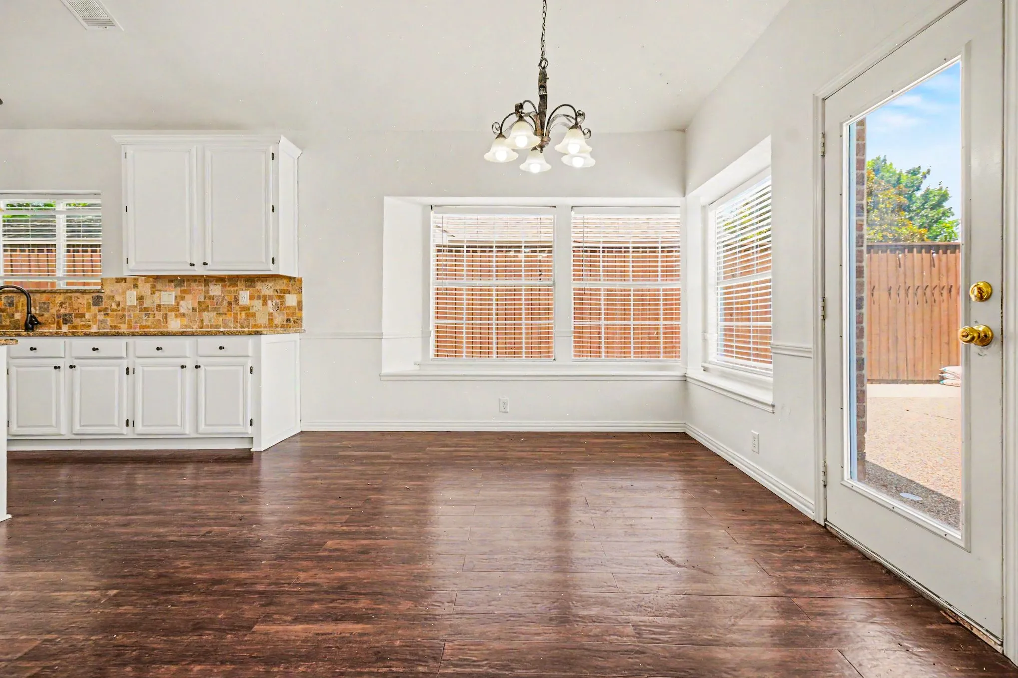 Single Family Residence For Sale in Collin County , 2221 Pittner Lane, Plano, Texas 75025, 4 Bedroom, 3 Bathroom, 1 Garage spaces, 2,800 Sqft, built in 1994, mls#21411367, Real Estate Agent in Plano, Homes For Sale in Collin county, Homes For Sale in Plano, Realtor in Plano Texas, Real Estate Brokerage Independent Realty Texas, Luminita Cordes Realtor
