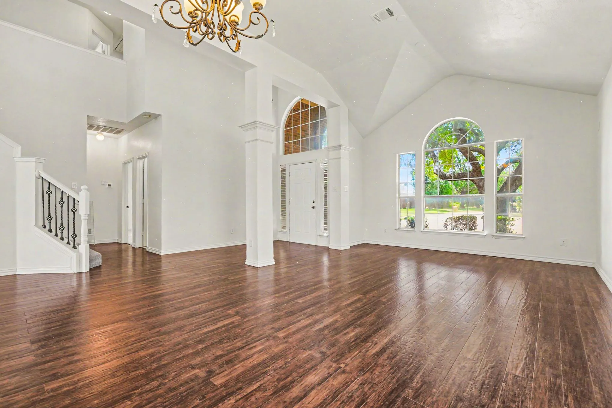 Single Family Residence For Sale in Collin County , 2221 Pittner Lane, Plano, Texas 75025, 4 Bedroom, 3 Bathroom, 1 Garage spaces, 2,800 Sqft, built in 1994, mls#21411367, Real Estate Agent in Plano, Homes For Sale in Collin county, Homes For Sale in Plano, Realtor in Plano Texas, Real Estate Brokerage Independent Realty Texas, Luminita Cordes Realtor