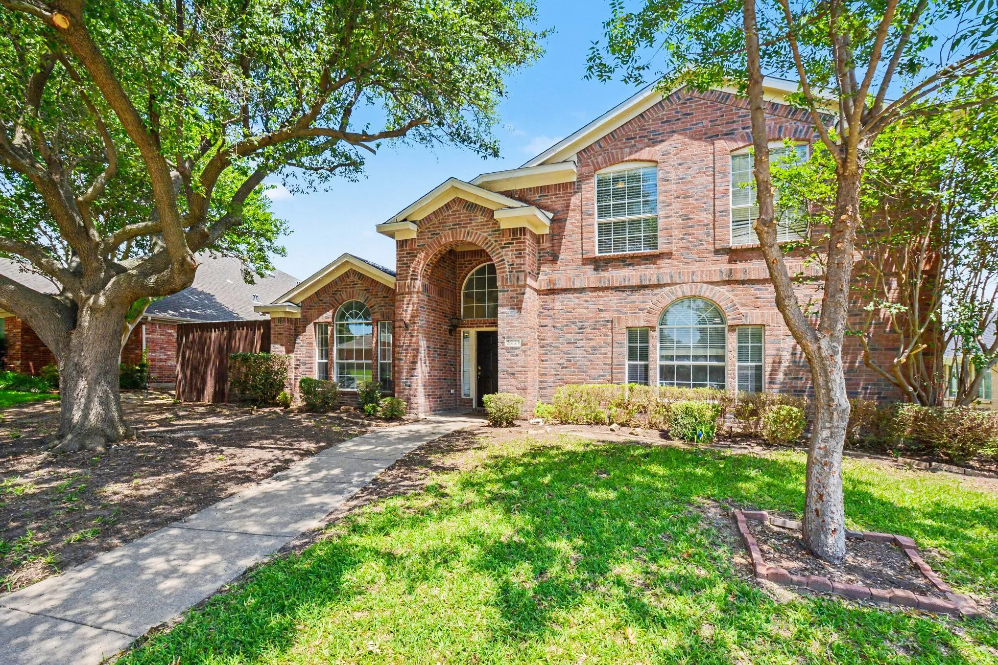 Single Family Residence For Sale in Collin County , 2221 Pittner Lane, Plano, Texas 75025, 4 Bedroom, 3 Bathroom, 1 Garage spaces, 2,800 Sqft, built in 1994, mls#21411367, Real Estate Agent in Plano, Homes For Sale in Collin county, Homes For Sale in Plano, Realtor in Plano Texas, Real Estate Brokerage Independent Realty Texas, Luminita Cordes Realtor