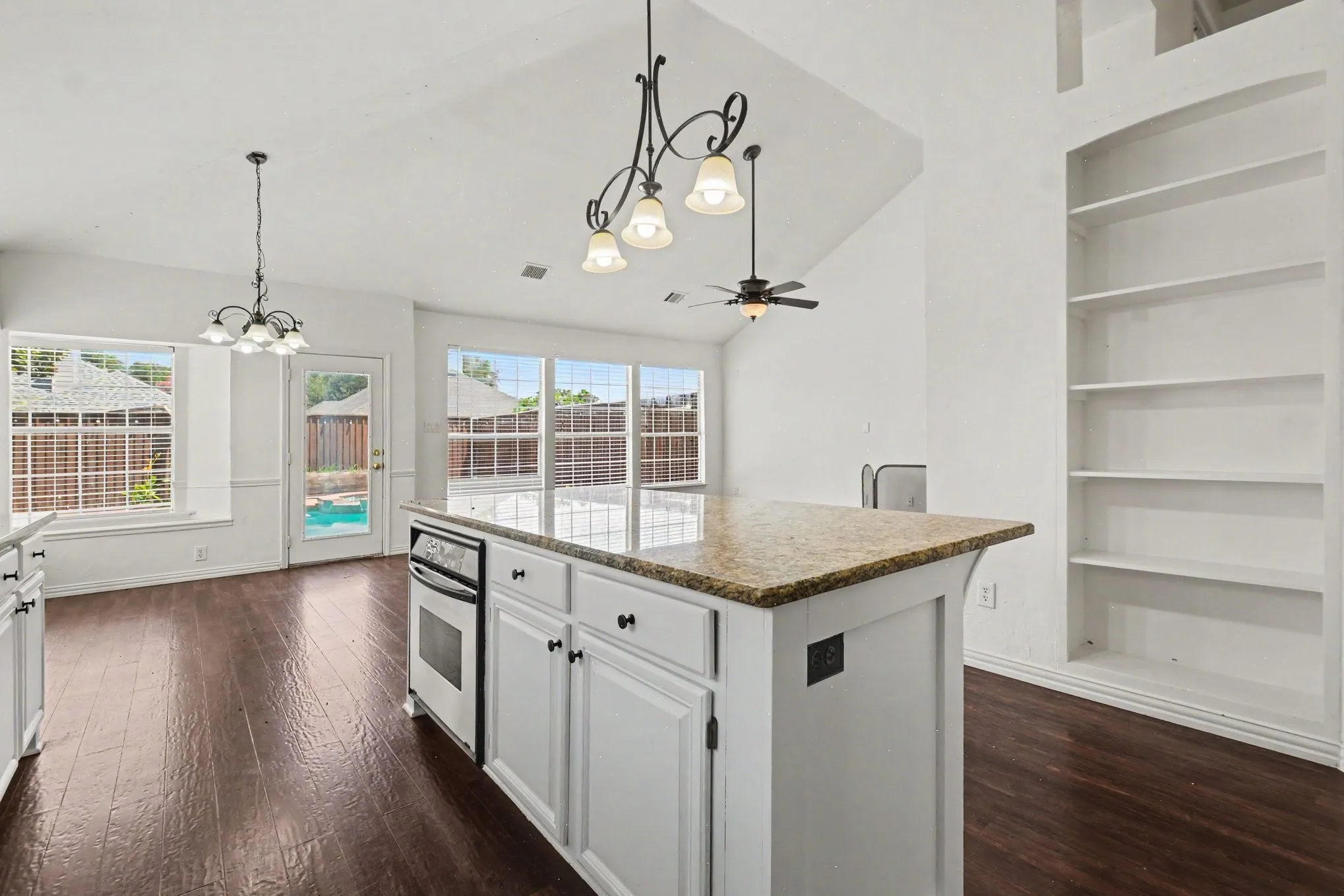 Single Family Residence For Sale in Collin County , 2221 Pittner Lane, Plano, Texas 75025, 4 Bedroom, 3 Bathroom, 1 Garage spaces, 2,800 Sqft, built in 1994, mls#21411367, Real Estate Agent in Plano, Homes For Sale in Collin county, Homes For Sale in Plano, Realtor in Plano Texas, Real Estate Brokerage Independent Realty Texas, Luminita Cordes Realtor