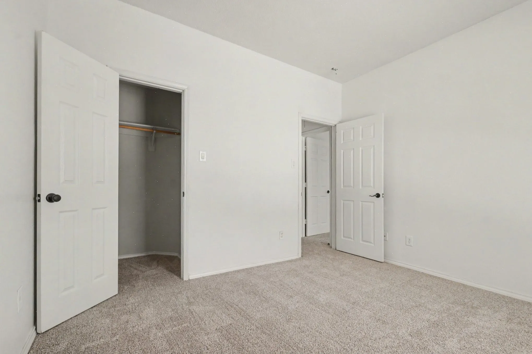 Single Family Residence For Sale in Collin County , 2221 Pittner Lane, Plano, Texas 75025, 4 Bedroom, 3 Bathroom, 1 Garage spaces, 2,800 Sqft, built in 1994, mls#21411367, Real Estate Agent in Plano, Homes For Sale in Collin county, Homes For Sale in Plano, Realtor in Plano Texas, Real Estate Brokerage Independent Realty Texas, Luminita Cordes Realtor
