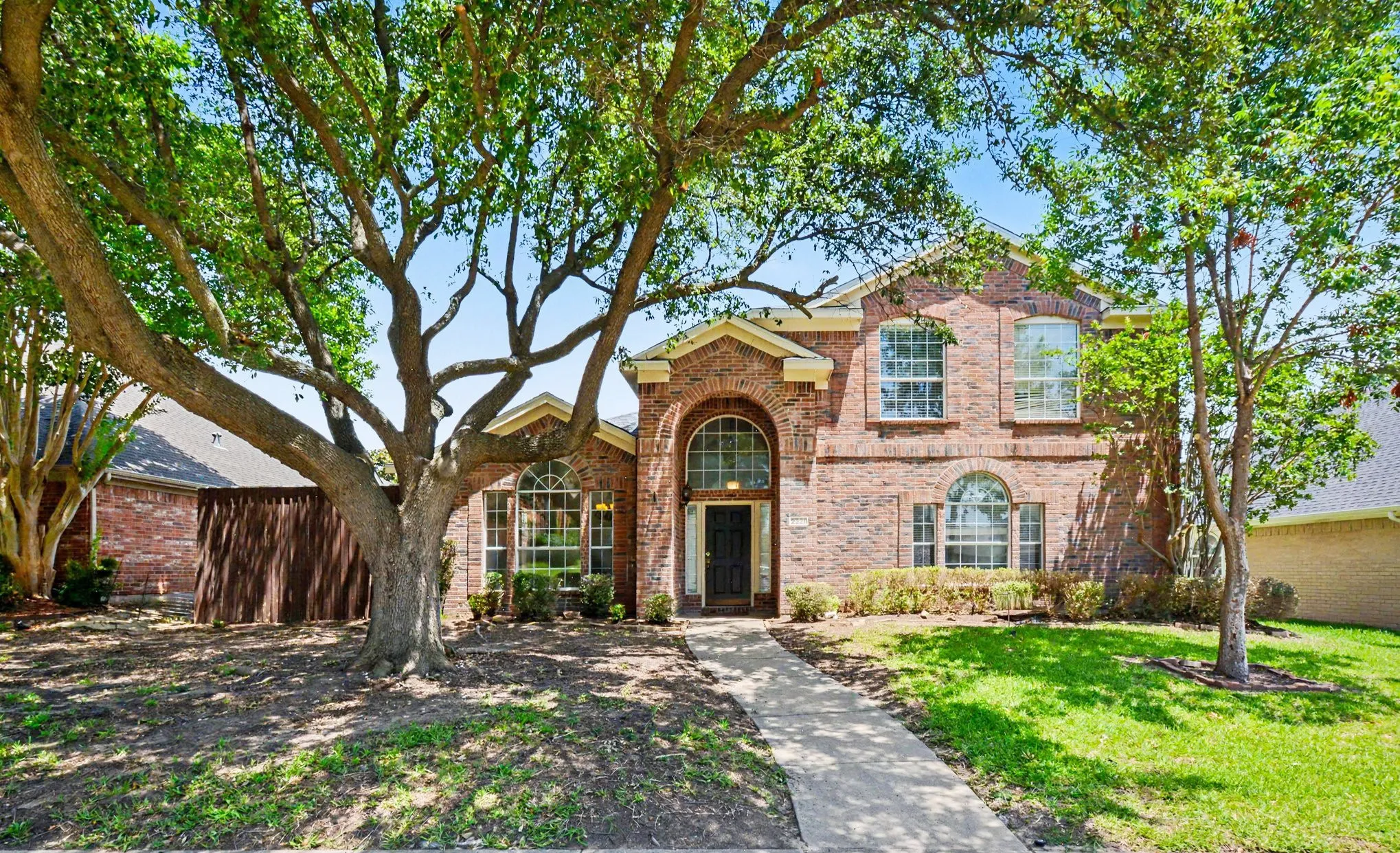 Single Family Residence For Sale in Collin County , 2221 Pittner Lane, Plano, Texas 75025, 4 Bedroom, 3 Bathroom, 1 Garage spaces, 2,800 Sqft, built in 1994, mls#21411367, Real Estate Agent in Plano, Homes For Sale in Collin county, Homes For Sale in Plano, Realtor in Plano Texas, Real Estate Brokerage Independent Realty Texas, Luminita Cordes Realtor