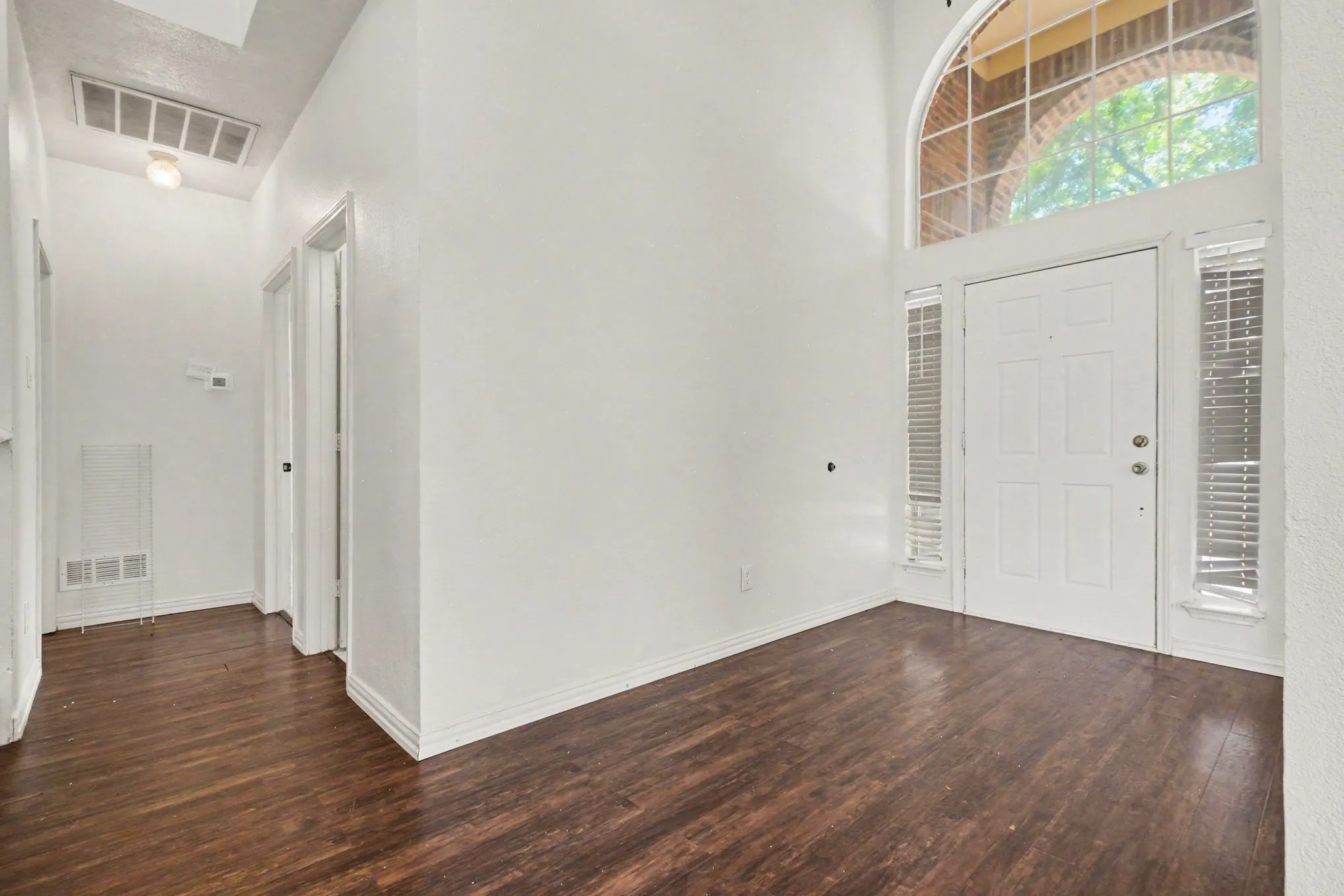 Single Family Residence For Sale in Collin County , 2221 Pittner Lane, Plano, Texas 75025, 4 Bedroom, 3 Bathroom, 1 Garage spaces, 2,800 Sqft, built in 1994, mls#21411367, Real Estate Agent in Plano, Homes For Sale in Collin county, Homes For Sale in Plano, Realtor in Plano Texas, Real Estate Brokerage Independent Realty Texas, Luminita Cordes Realtor