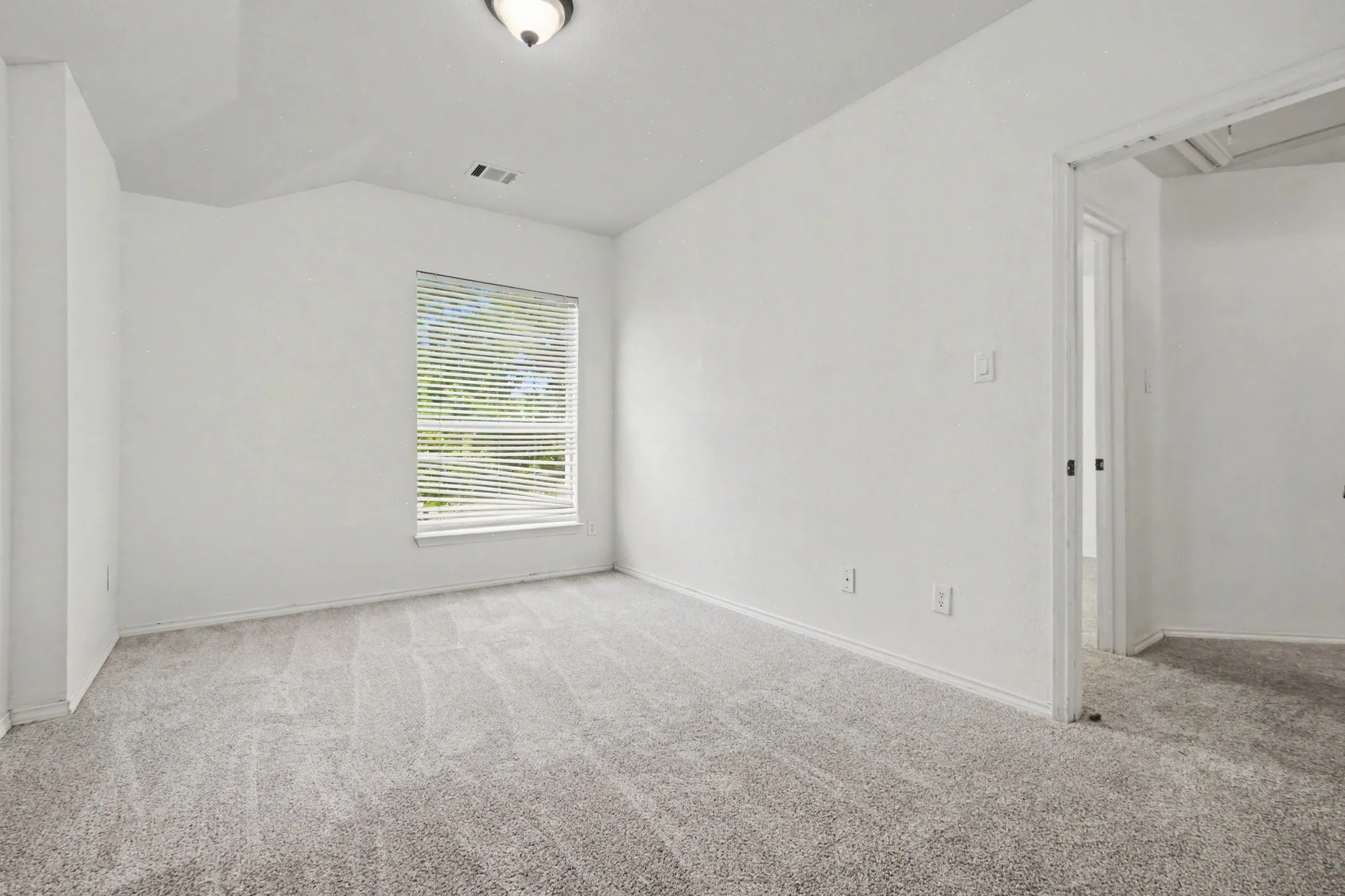 Single Family Residence For Sale in Collin County , 2221 Pittner Lane, Plano, Texas 75025, 4 Bedroom, 3 Bathroom, 1 Garage spaces, 2,800 Sqft, built in 1994, mls#21411367, Real Estate Agent in Plano, Homes For Sale in Collin county, Homes For Sale in Plano, Realtor in Plano Texas, Real Estate Brokerage Independent Realty Texas, Luminita Cordes Realtor