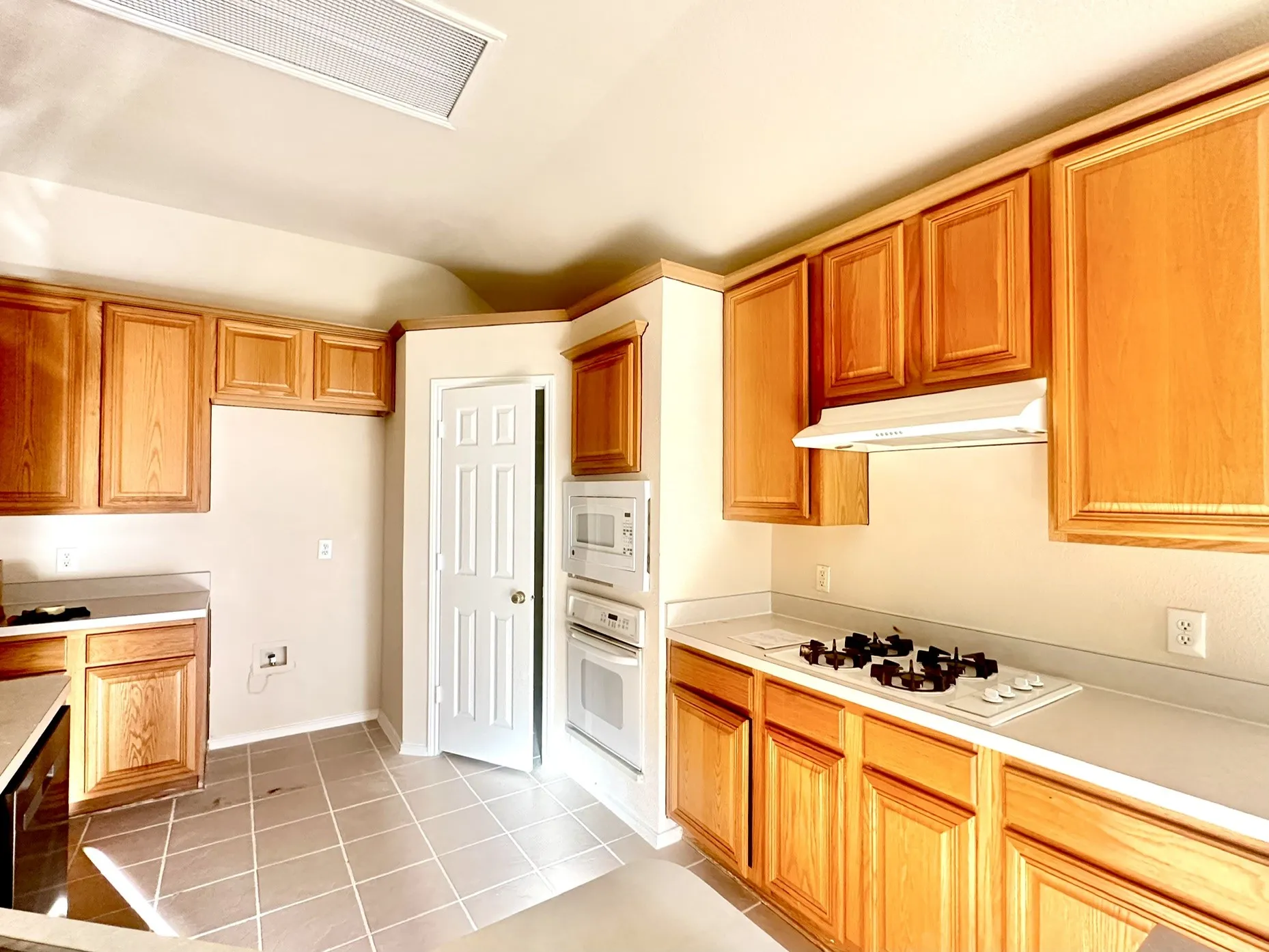 Single Family Residence For Rent in Collin County , 8733 Somerville Way, Plano, Texas 75025, 4 Bedroom, 2 Bathroom, 2 Garage spaces, 2,030 Sqft, built in 1999, mls#21411391, Real Estate Agent in Plano, Homes For Rent in Collin county, Homes For Rent in Plano, Realtor in Plano Texas, Real Estate Brokerage Independent Realty Texas, Luminita Cordes Realtor