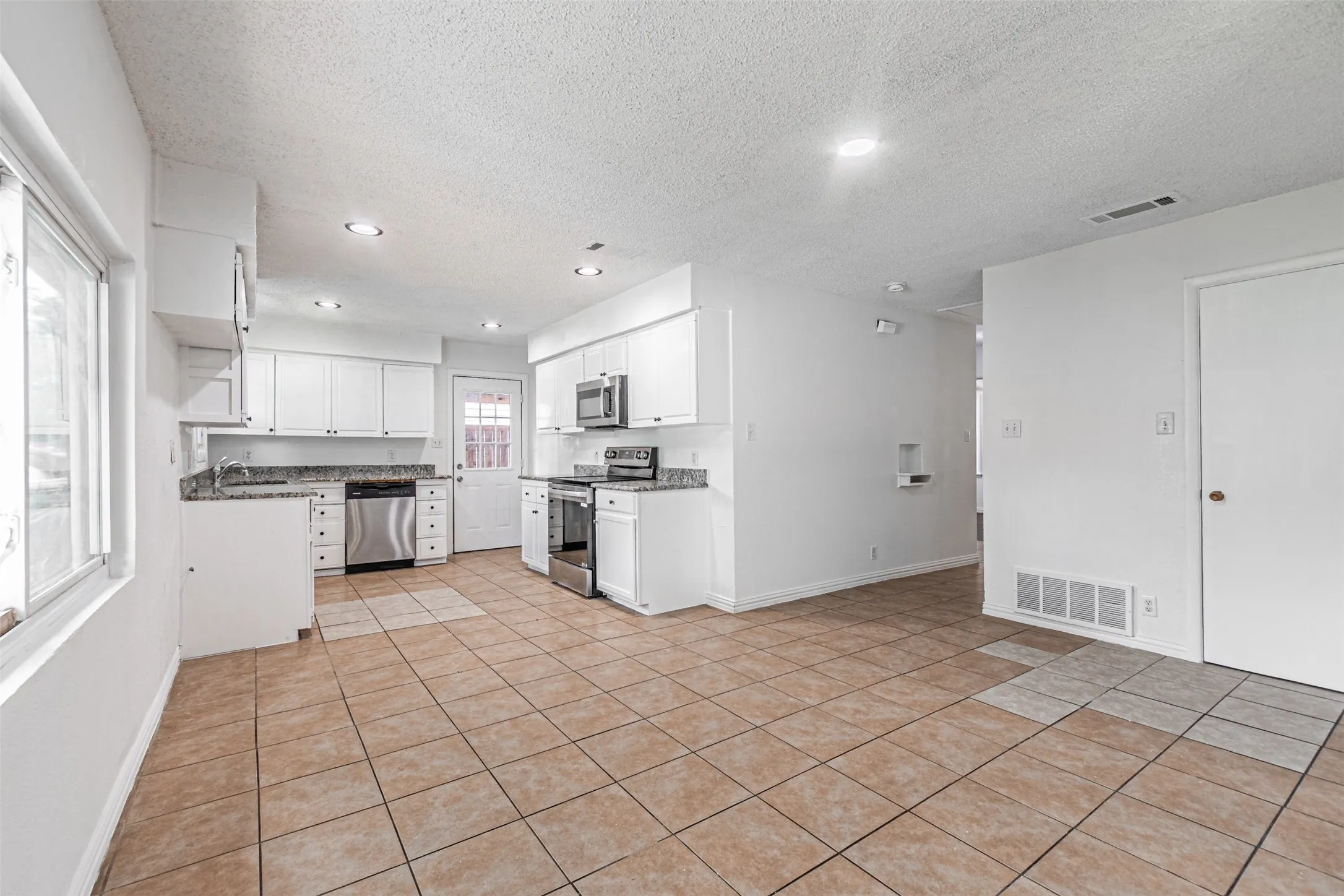 Single Family Residence For Sale in Dallas County , 2510 Bluffton Drive, Dallas, Texas 75228, 4 Bedroom, 2 Bathroom, Garage spaces, 1,200 Sqft, built in 1955, mls#21411338, Real Estate Agent in Dallas, Homes For Sale in Dallas county, Homes For Sale in Dallas, Realtor in Dallas Texas, Real Estate Brokerage Independent Realty Texas, Luminita Cordes Realtor