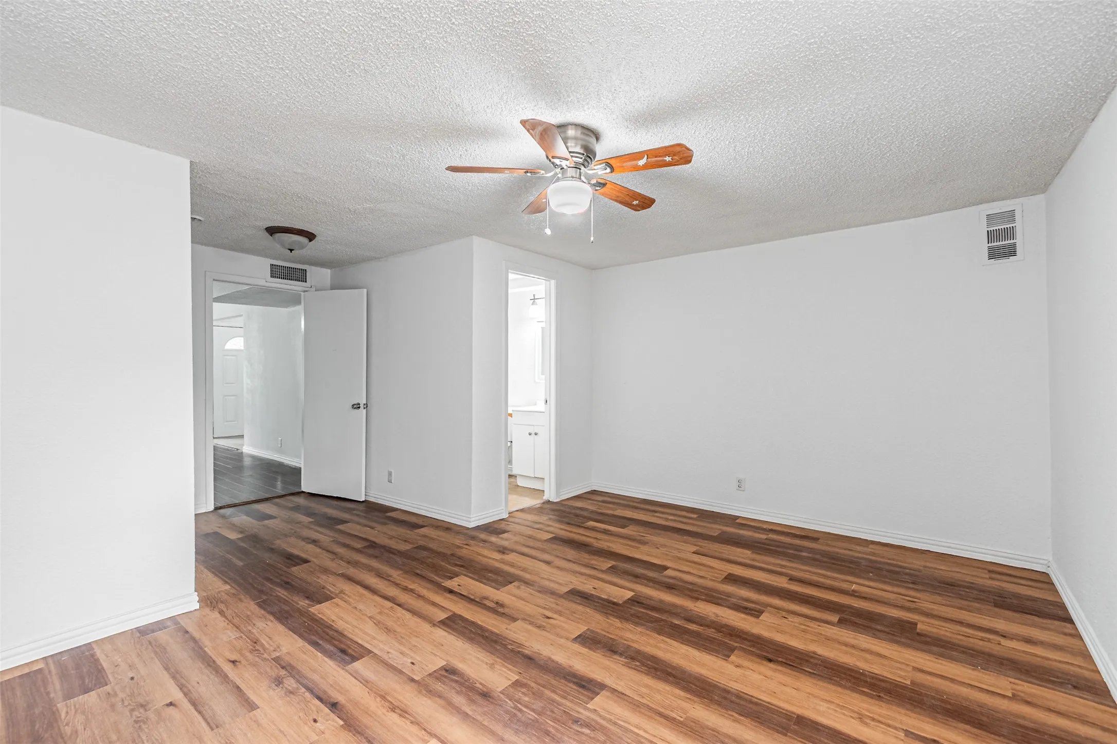 Single Family Residence For Sale in Dallas County , 2510 Bluffton Drive, Dallas, Texas 75228, 4 Bedroom, 2 Bathroom, Garage spaces, 1,200 Sqft, built in 1955, mls#21411338, Real Estate Agent in Dallas, Homes For Sale in Dallas county, Homes For Sale in Dallas, Realtor in Dallas Texas, Real Estate Brokerage Independent Realty Texas, Luminita Cordes Realtor