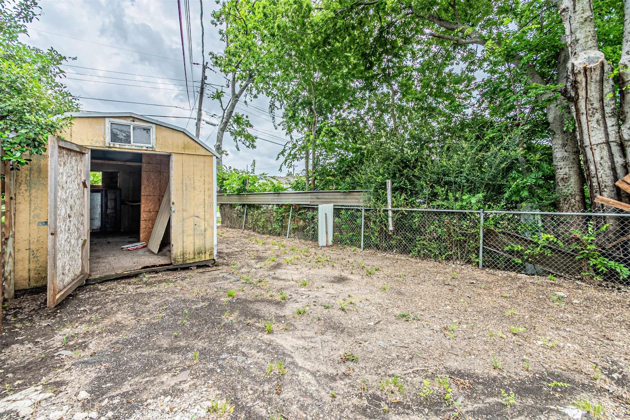 Single Family Residence For Sale in Dallas County , 2510 Bluffton Drive, Dallas, Texas 75228, 4 Bedroom, 2 Bathroom, Garage spaces, 1,200 Sqft, built in 1955, mls#21411338, Real Estate Agent in Dallas, Homes For Sale in Dallas county, Homes For Sale in Dallas, Realtor in Dallas Texas, Real Estate Brokerage Independent Realty Texas, Luminita Cordes Realtor