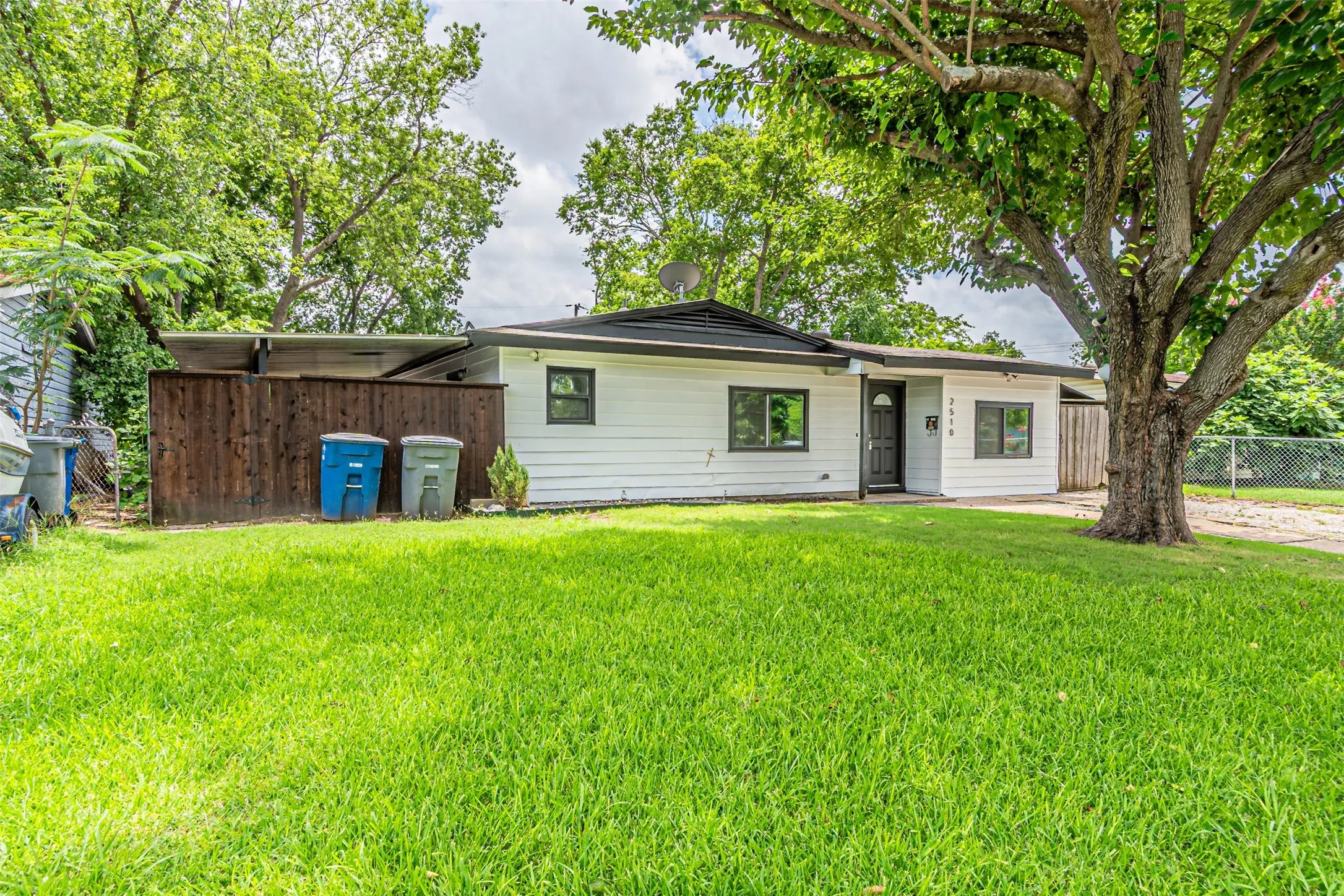 Single Family Residence For Sale in Dallas County , 2510 Bluffton Drive, Dallas, Texas 75228, 4 Bedroom, 2 Bathroom, Garage spaces, 1,200 Sqft, built in 1955, mls#21411338, Real Estate Agent in Dallas, Homes For Sale in Dallas county, Homes For Sale in Dallas, Realtor in Dallas Texas, Real Estate Brokerage Independent Realty Texas, Luminita Cordes Realtor