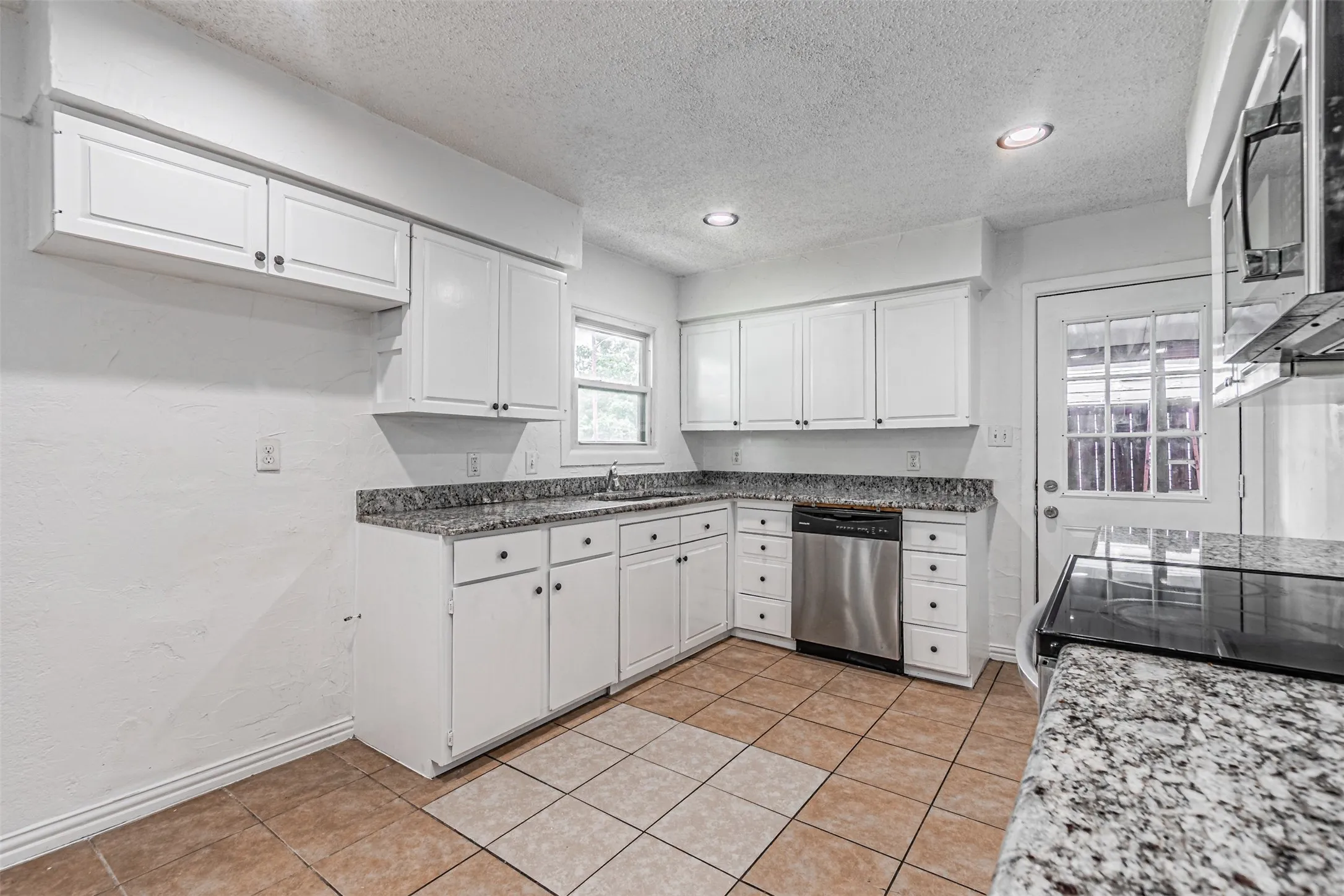 Single Family Residence For Sale in Dallas County , 2510 Bluffton Drive, Dallas, Texas 75228, 4 Bedroom, 2 Bathroom, Garage spaces, 1,200 Sqft, built in 1955, mls#21411338, Real Estate Agent in Dallas, Homes For Sale in Dallas county, Homes For Sale in Dallas, Realtor in Dallas Texas, Real Estate Brokerage Independent Realty Texas, Luminita Cordes Realtor