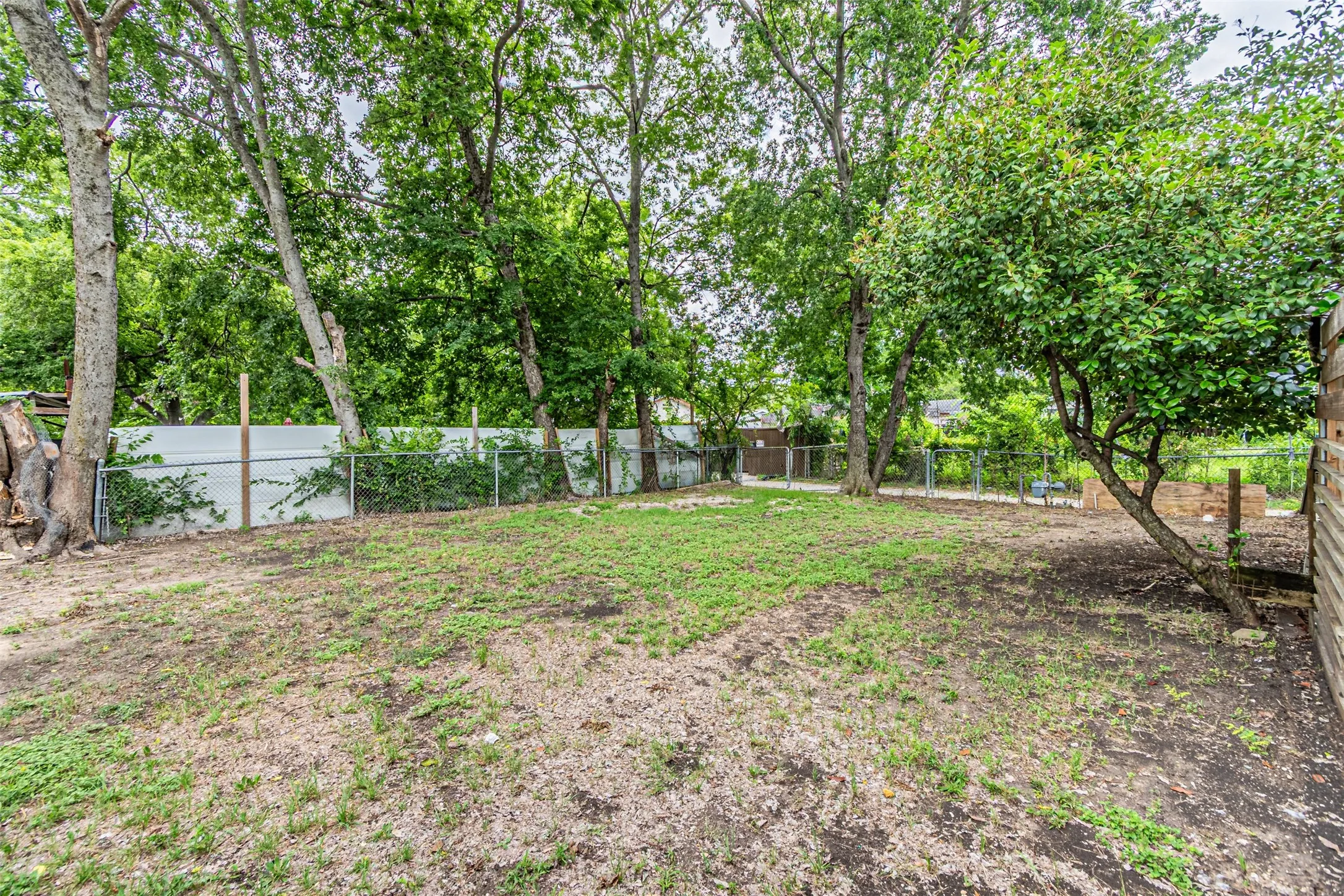 Single Family Residence For Sale in Dallas County , 2510 Bluffton Drive, Dallas, Texas 75228, 4 Bedroom, 2 Bathroom, Garage spaces, 1,200 Sqft, built in 1955, mls#21411338, Real Estate Agent in Dallas, Homes For Sale in Dallas county, Homes For Sale in Dallas, Realtor in Dallas Texas, Real Estate Brokerage Independent Realty Texas, Luminita Cordes Realtor