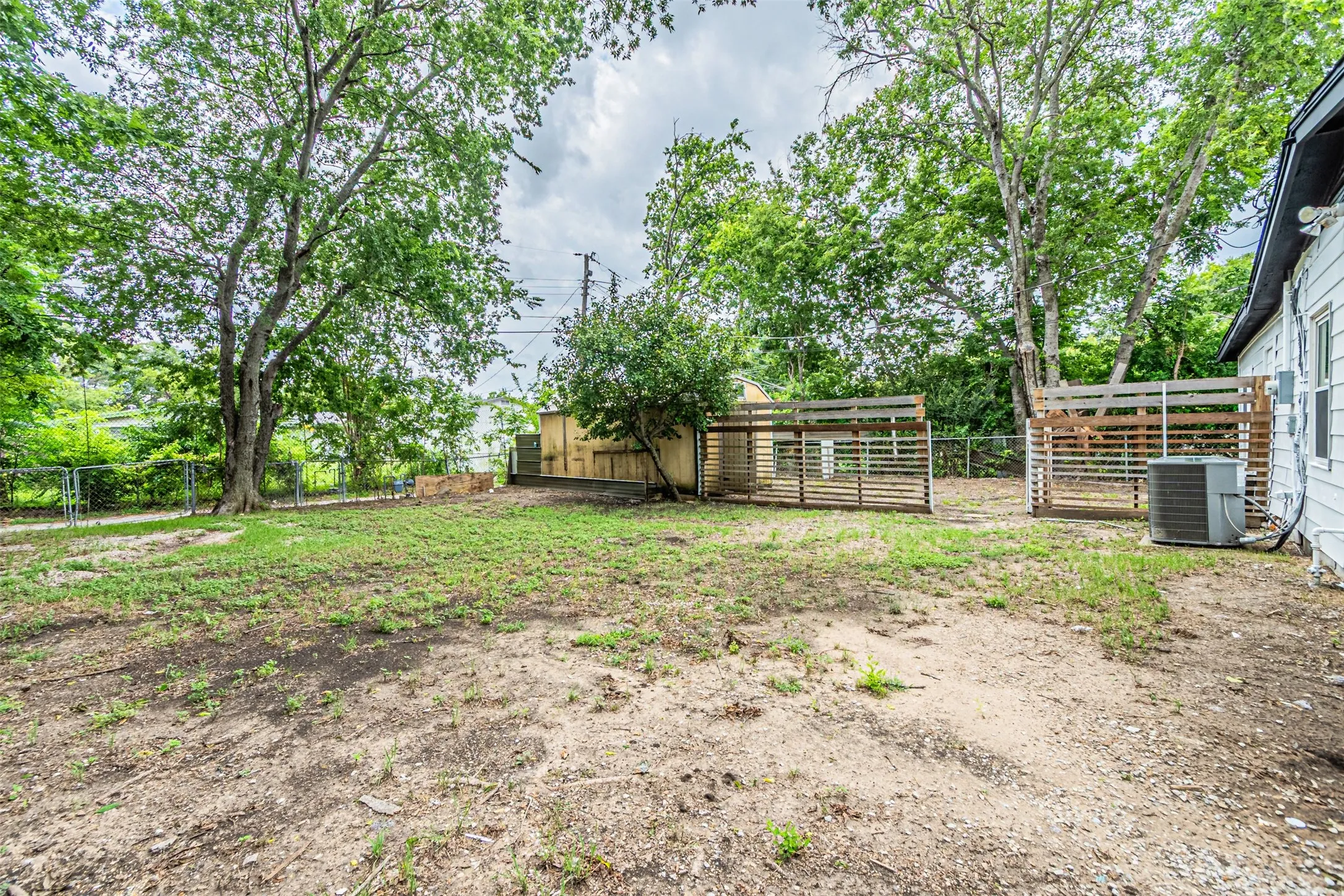 Single Family Residence For Sale in Dallas County , 2510 Bluffton Drive, Dallas, Texas 75228, 4 Bedroom, 2 Bathroom, Garage spaces, 1,200 Sqft, built in 1955, mls#21411338, Real Estate Agent in Dallas, Homes For Sale in Dallas county, Homes For Sale in Dallas, Realtor in Dallas Texas, Real Estate Brokerage Independent Realty Texas, Luminita Cordes Realtor
