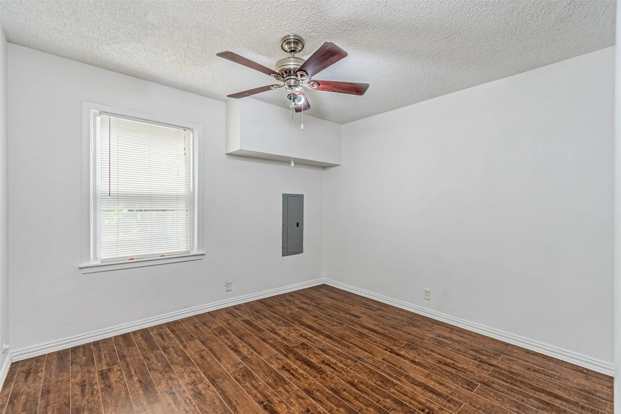 Single Family Residence For Sale in Dallas County , 2510 Bluffton Drive, Dallas, Texas 75228, 4 Bedroom, 2 Bathroom, Garage spaces, 1,200 Sqft, built in 1955, mls#21411338, Real Estate Agent in Dallas, Homes For Sale in Dallas county, Homes For Sale in Dallas, Realtor in Dallas Texas, Real Estate Brokerage Independent Realty Texas, Luminita Cordes Realtor