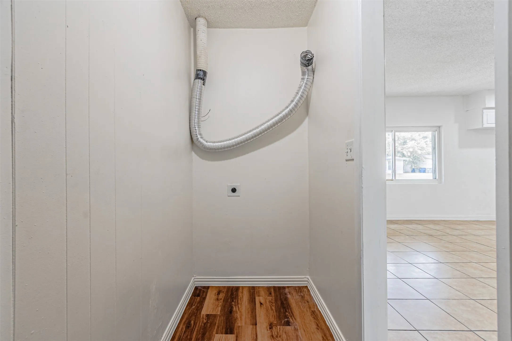 Single Family Residence For Sale in Dallas County , 2510 Bluffton Drive, Dallas, Texas 75228, 4 Bedroom, 2 Bathroom, Garage spaces, 1,200 Sqft, built in 1955, mls#21411338, Real Estate Agent in Dallas, Homes For Sale in Dallas county, Homes For Sale in Dallas, Realtor in Dallas Texas, Real Estate Brokerage Independent Realty Texas, Luminita Cordes Realtor