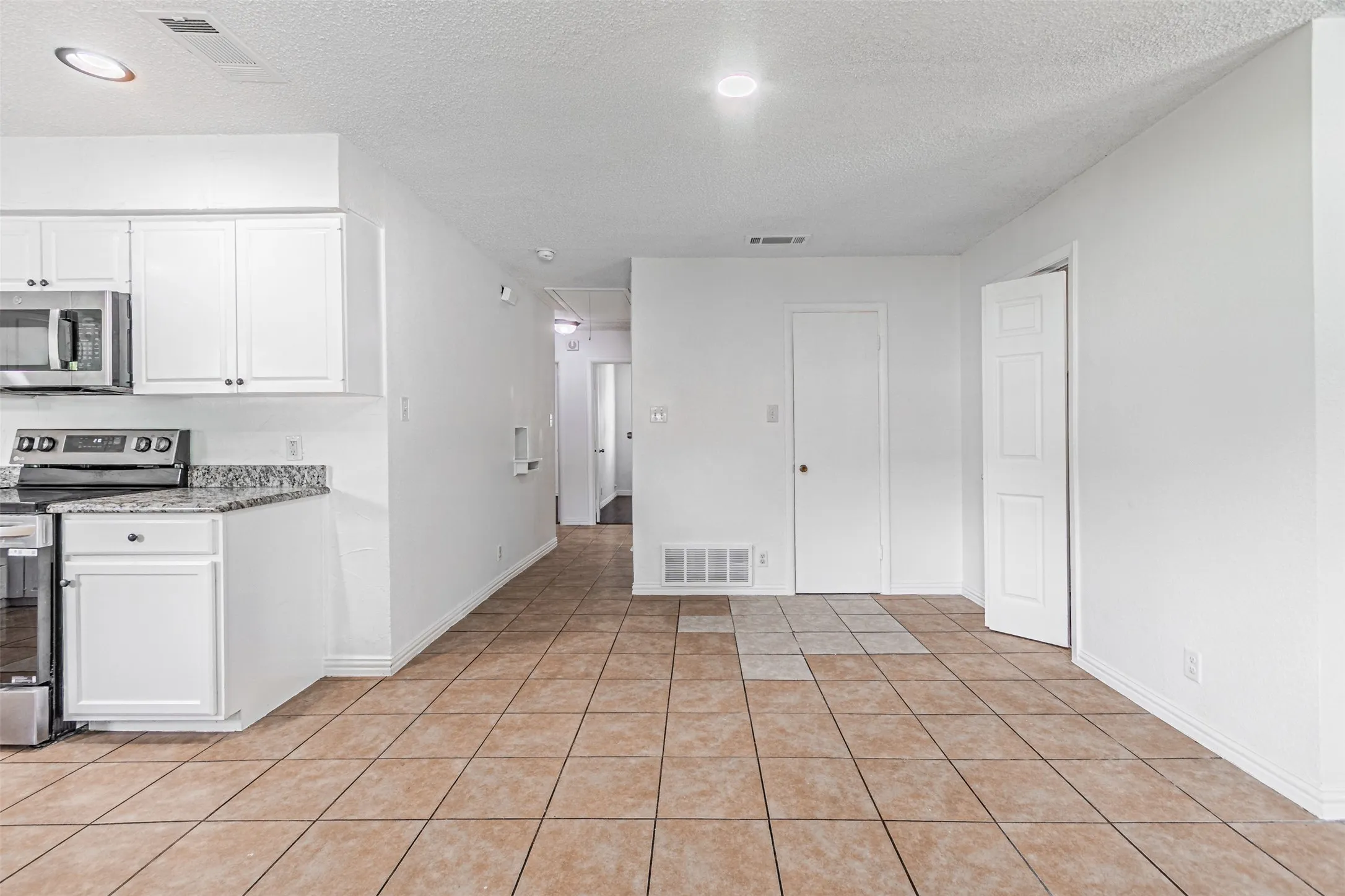 Single Family Residence For Sale in Dallas County , 2510 Bluffton Drive, Dallas, Texas 75228, 4 Bedroom, 2 Bathroom, Garage spaces, 1,200 Sqft, built in 1955, mls#21411338, Real Estate Agent in Dallas, Homes For Sale in Dallas county, Homes For Sale in Dallas, Realtor in Dallas Texas, Real Estate Brokerage Independent Realty Texas, Luminita Cordes Realtor