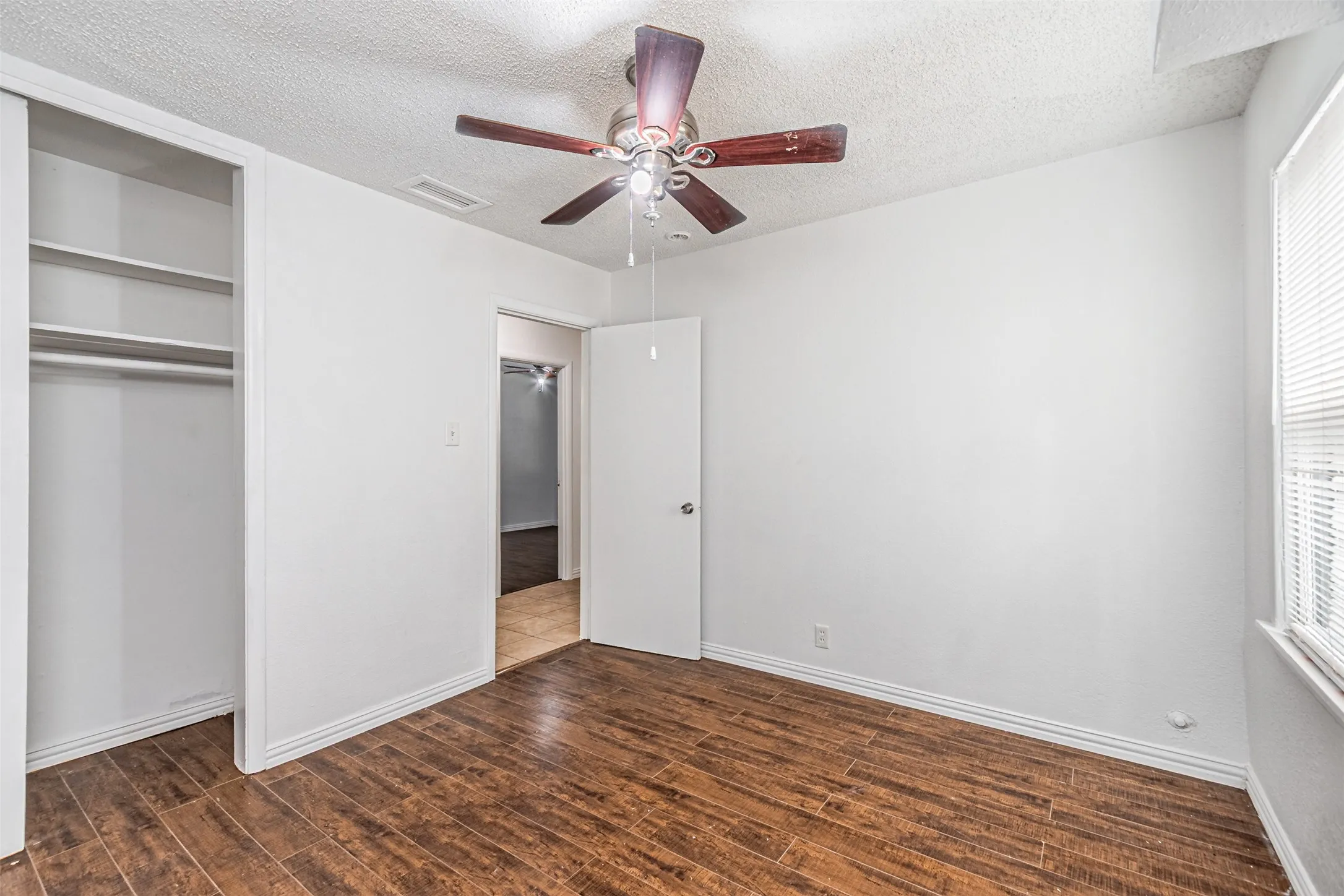 Single Family Residence For Sale in Dallas County , 2510 Bluffton Drive, Dallas, Texas 75228, 4 Bedroom, 2 Bathroom, Garage spaces, 1,200 Sqft, built in 1955, mls#21411338, Real Estate Agent in Dallas, Homes For Sale in Dallas county, Homes For Sale in Dallas, Realtor in Dallas Texas, Real Estate Brokerage Independent Realty Texas, Luminita Cordes Realtor