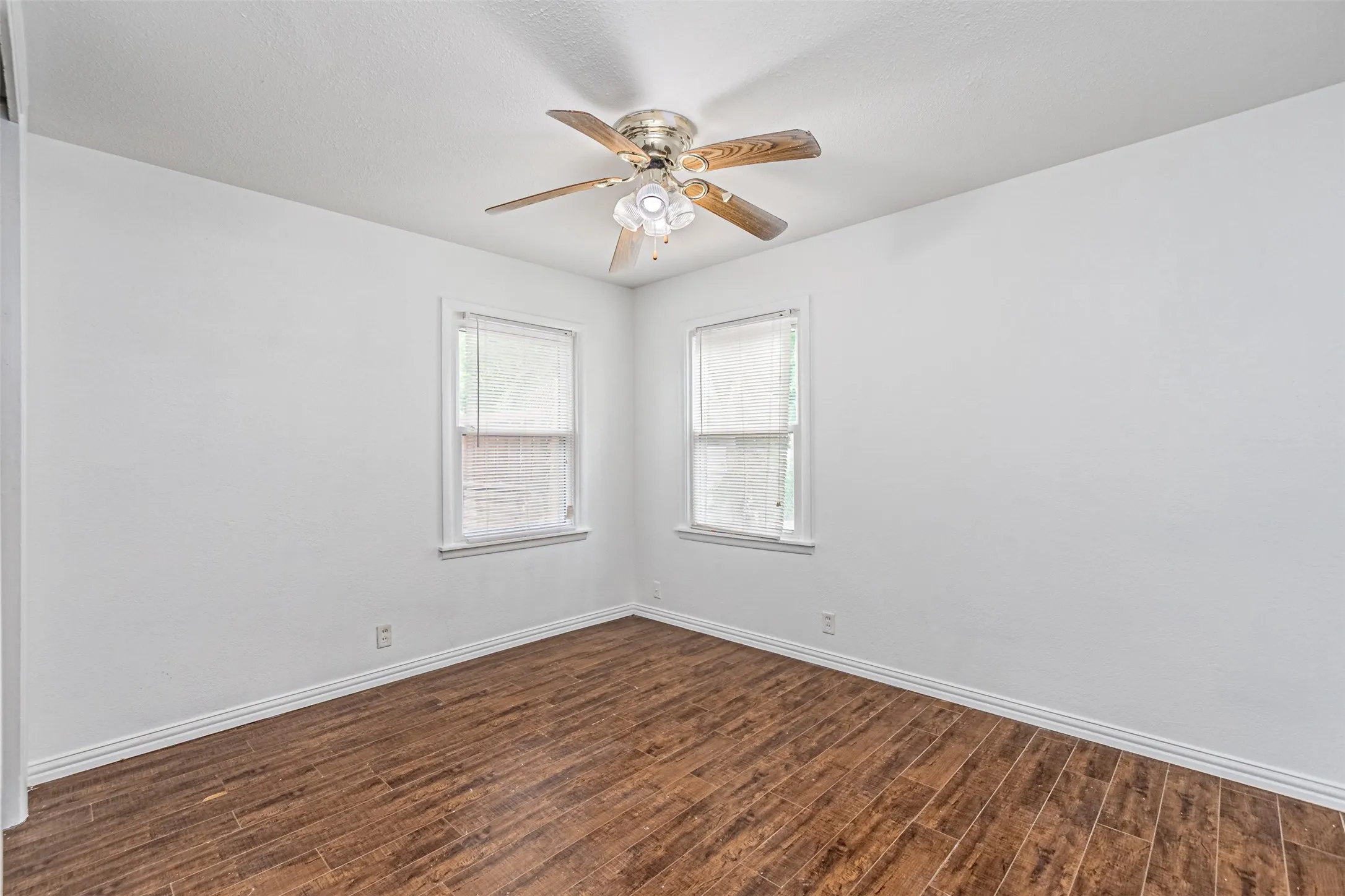 Single Family Residence For Sale in Dallas County , 2510 Bluffton Drive, Dallas, Texas 75228, 4 Bedroom, 2 Bathroom, Garage spaces, 1,200 Sqft, built in 1955, mls#21411338, Real Estate Agent in Dallas, Homes For Sale in Dallas county, Homes For Sale in Dallas, Realtor in Dallas Texas, Real Estate Brokerage Independent Realty Texas, Luminita Cordes Realtor