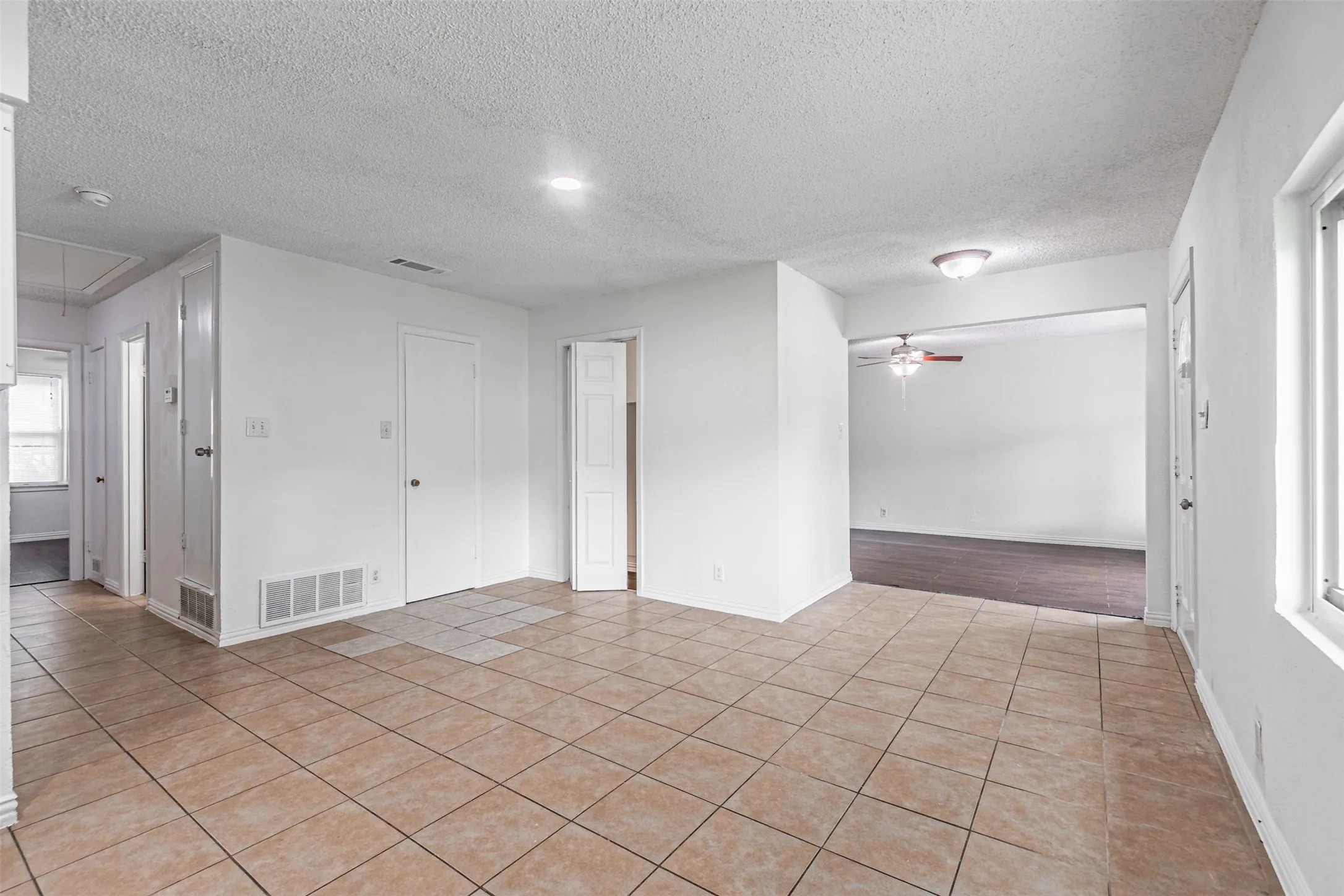 Single Family Residence For Sale in Dallas County , 2510 Bluffton Drive, Dallas, Texas 75228, 4 Bedroom, 2 Bathroom, Garage spaces, 1,200 Sqft, built in 1955, mls#21411338, Real Estate Agent in Dallas, Homes For Sale in Dallas county, Homes For Sale in Dallas, Realtor in Dallas Texas, Real Estate Brokerage Independent Realty Texas, Luminita Cordes Realtor