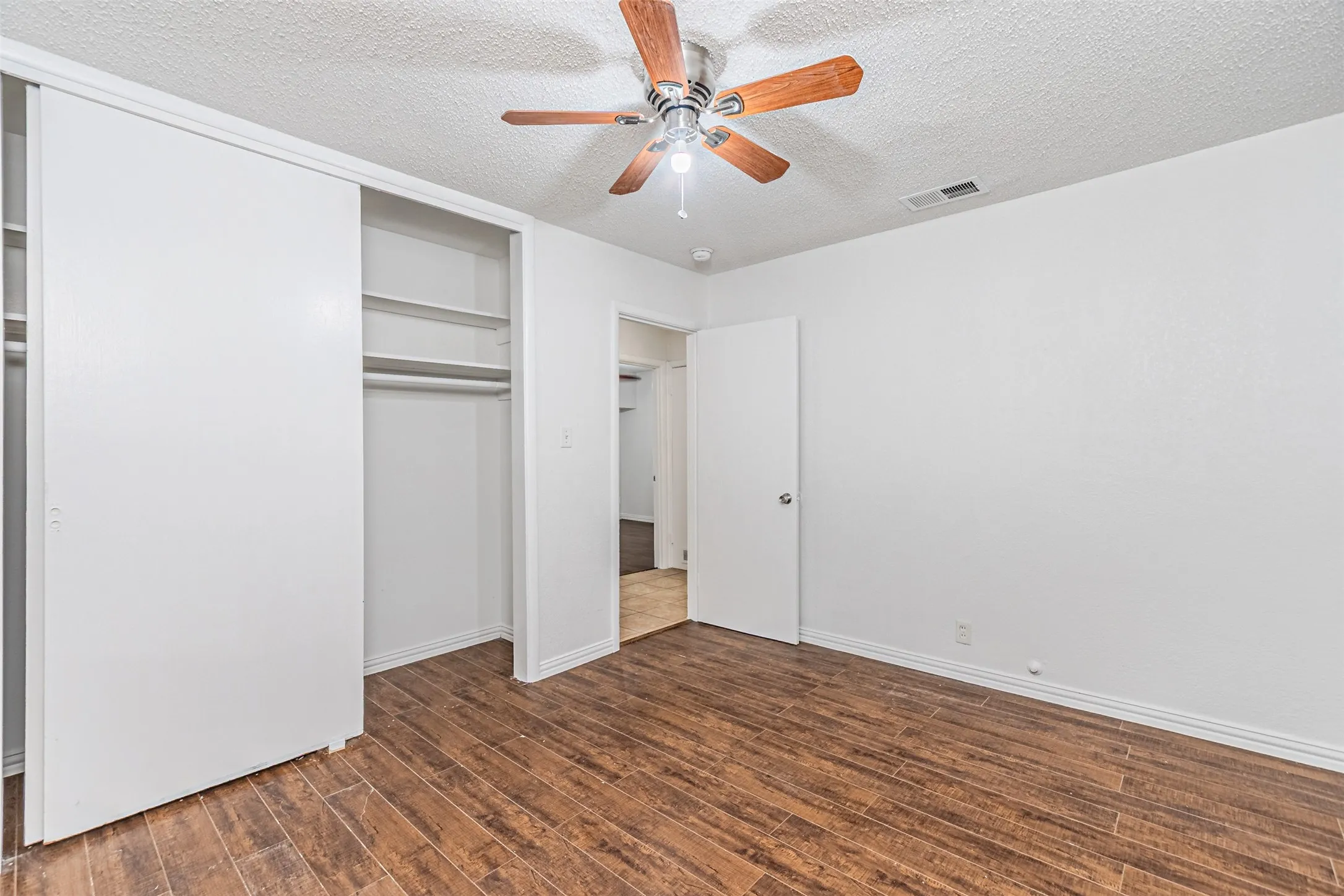 Single Family Residence For Sale in Dallas County , 2510 Bluffton Drive, Dallas, Texas 75228, 4 Bedroom, 2 Bathroom, Garage spaces, 1,200 Sqft, built in 1955, mls#21411338, Real Estate Agent in Dallas, Homes For Sale in Dallas county, Homes For Sale in Dallas, Realtor in Dallas Texas, Real Estate Brokerage Independent Realty Texas, Luminita Cordes Realtor