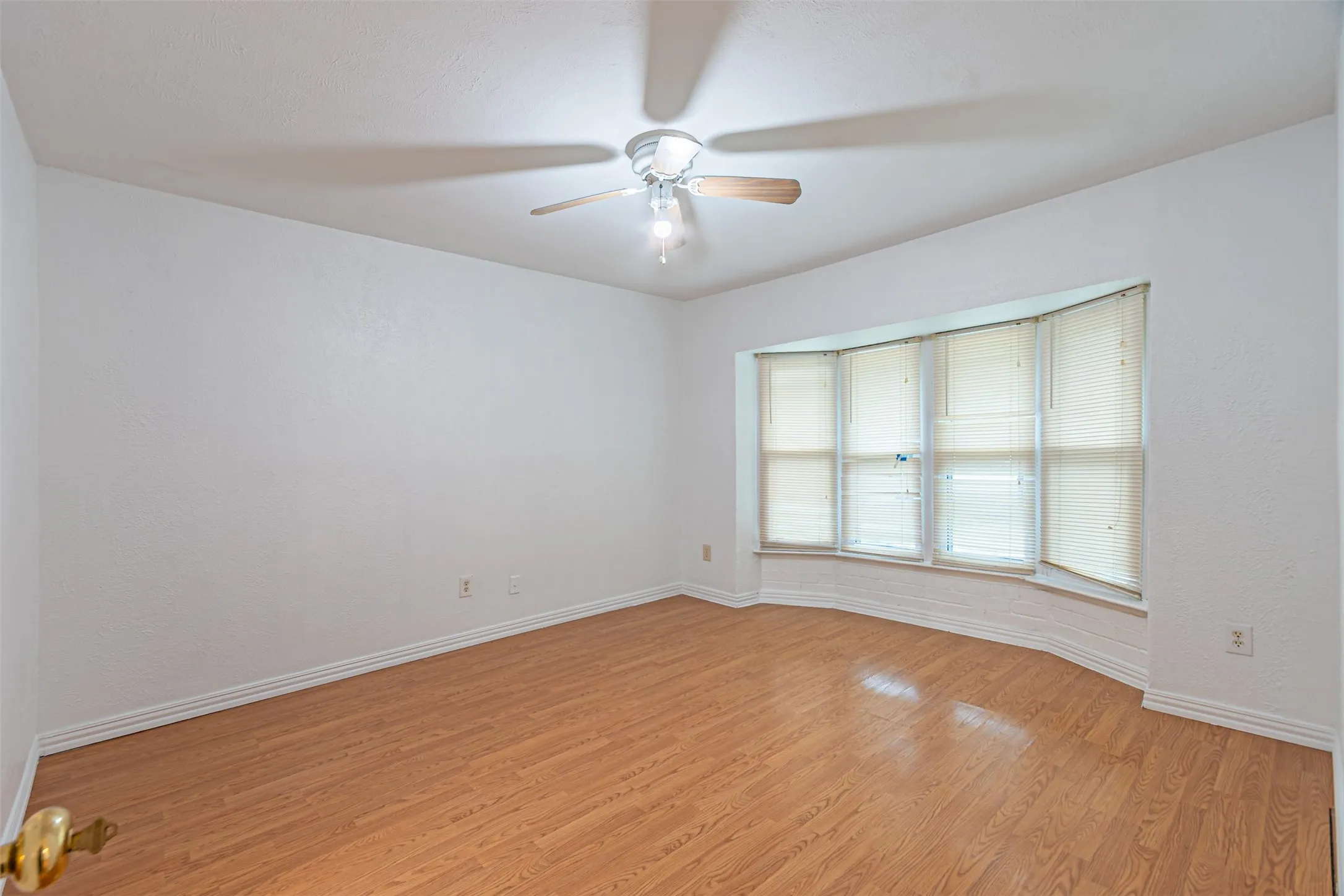 Single Family Residence For Sale in Dallas County , 2618 Centerville Road, Dallas, Texas 75228, 3 Bedroom, 2 Bathroom, Garage spaces, 1,308 Sqft, built in 1952, mls#21411323, Real Estate Agent in Dallas, Homes For Sale in Dallas county, Homes For Sale in Dallas, Realtor in Dallas Texas, Real Estate Brokerage Independent Realty Texas, Luminita Cordes Realtor