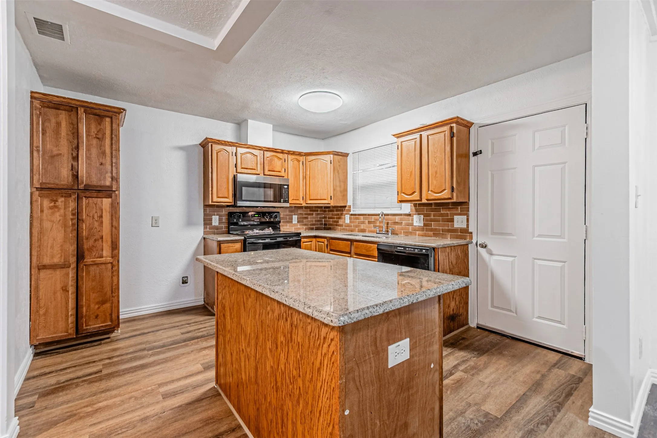 Single Family Residence For Sale in Dallas County , 2618 Centerville Road, Dallas, Texas 75228, 3 Bedroom, 2 Bathroom, Garage spaces, 1,308 Sqft, built in 1952, mls#21411323, Real Estate Agent in Dallas, Homes For Sale in Dallas county, Homes For Sale in Dallas, Realtor in Dallas Texas, Real Estate Brokerage Independent Realty Texas, Luminita Cordes Realtor