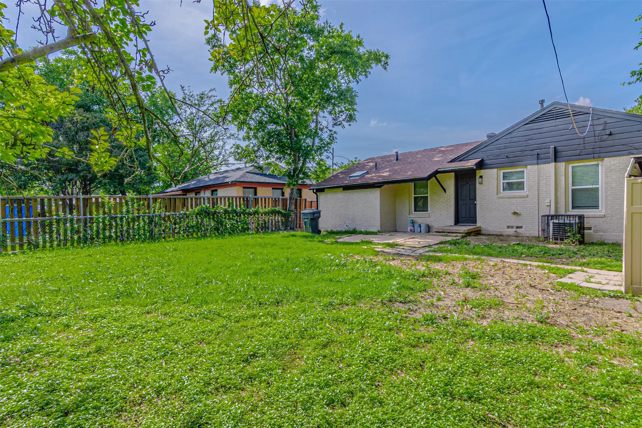Single Family Residence For Sale in Dallas County , 2618 Centerville Road, Dallas, Texas 75228, 3 Bedroom, 2 Bathroom, Garage spaces, 1,308 Sqft, built in 1952, mls#21411323, Real Estate Agent in Dallas, Homes For Sale in Dallas county, Homes For Sale in Dallas, Realtor in Dallas Texas, Real Estate Brokerage Independent Realty Texas, Luminita Cordes Realtor
