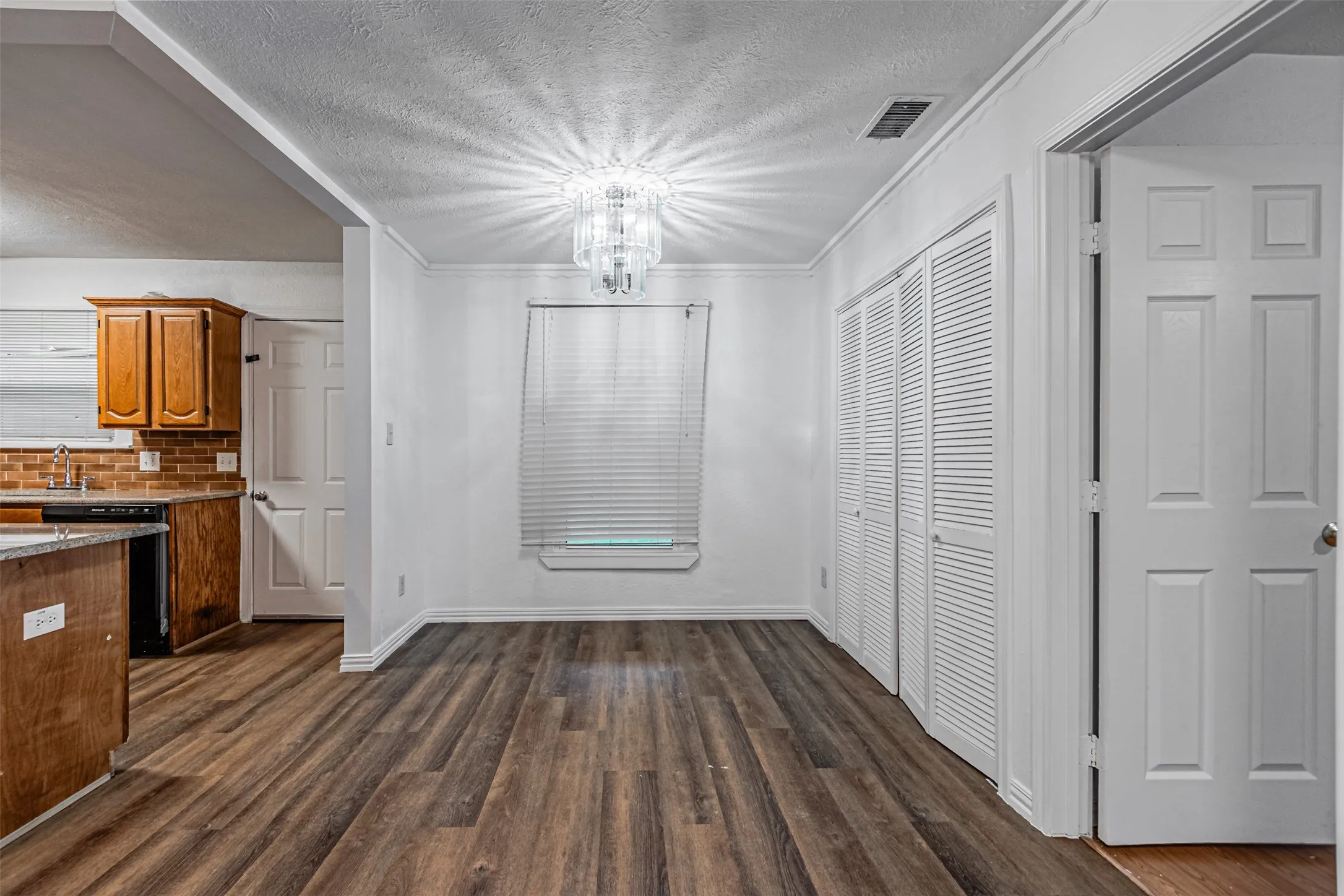 Single Family Residence For Sale in Dallas County , 2618 Centerville Road, Dallas, Texas 75228, 3 Bedroom, 2 Bathroom, Garage spaces, 1,308 Sqft, built in 1952, mls#21411323, Real Estate Agent in Dallas, Homes For Sale in Dallas county, Homes For Sale in Dallas, Realtor in Dallas Texas, Real Estate Brokerage Independent Realty Texas, Luminita Cordes Realtor