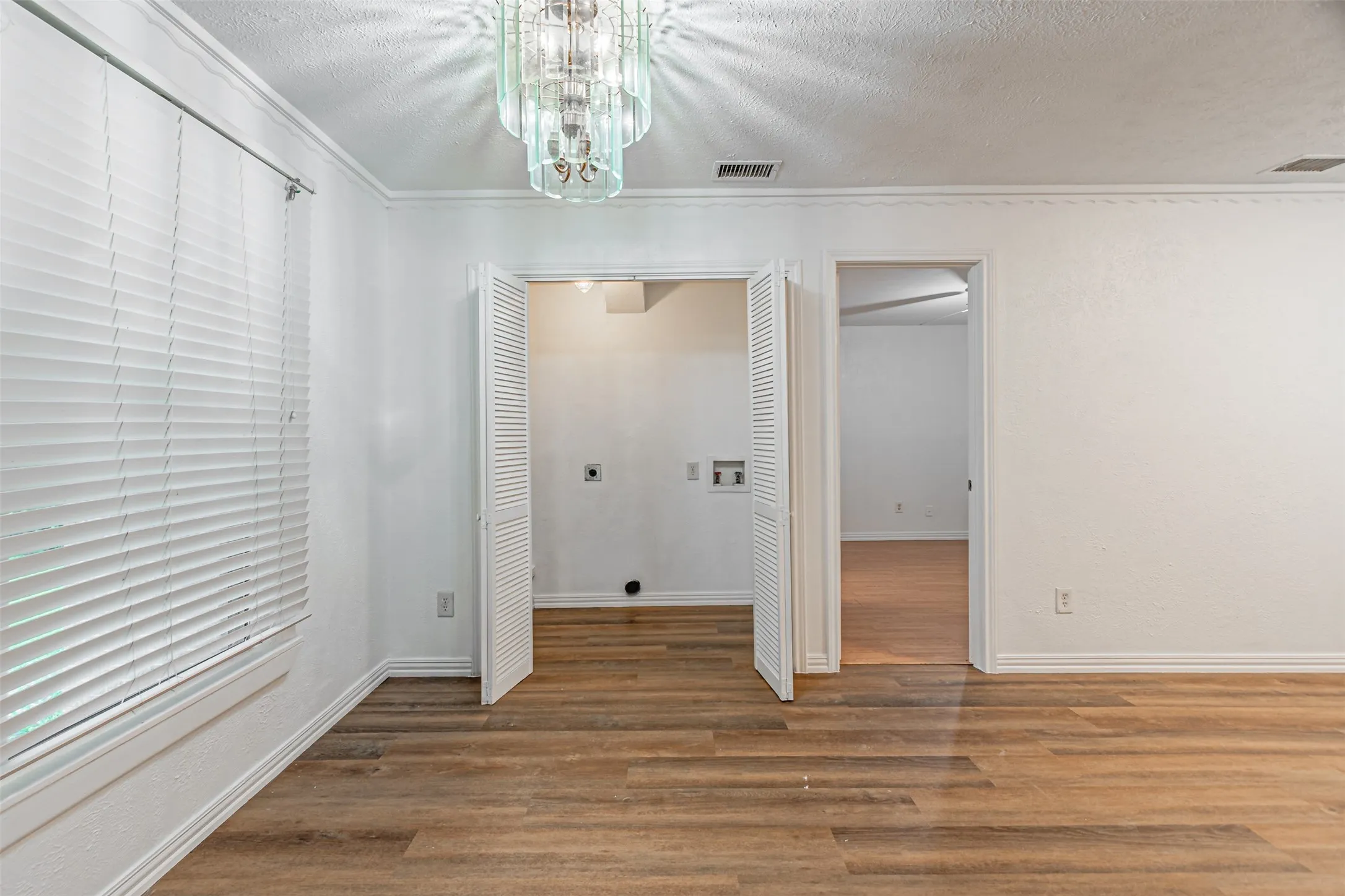 Single Family Residence For Sale in Dallas County , 2618 Centerville Road, Dallas, Texas 75228, 3 Bedroom, 2 Bathroom, Garage spaces, 1,308 Sqft, built in 1952, mls#21411323, Real Estate Agent in Dallas, Homes For Sale in Dallas county, Homes For Sale in Dallas, Realtor in Dallas Texas, Real Estate Brokerage Independent Realty Texas, Luminita Cordes Realtor