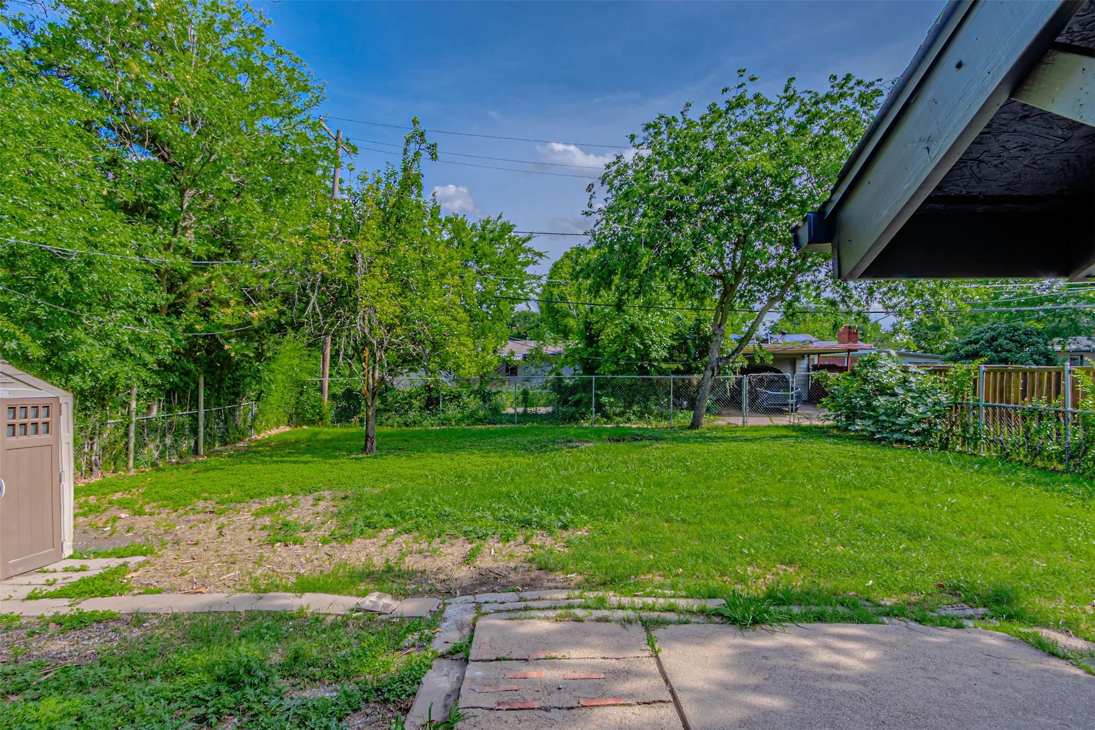 Single Family Residence For Sale in Dallas County , 2618 Centerville Road, Dallas, Texas 75228, 3 Bedroom, 2 Bathroom, Garage spaces, 1,308 Sqft, built in 1952, mls#21411323, Real Estate Agent in Dallas, Homes For Sale in Dallas county, Homes For Sale in Dallas, Realtor in Dallas Texas, Real Estate Brokerage Independent Realty Texas, Luminita Cordes Realtor