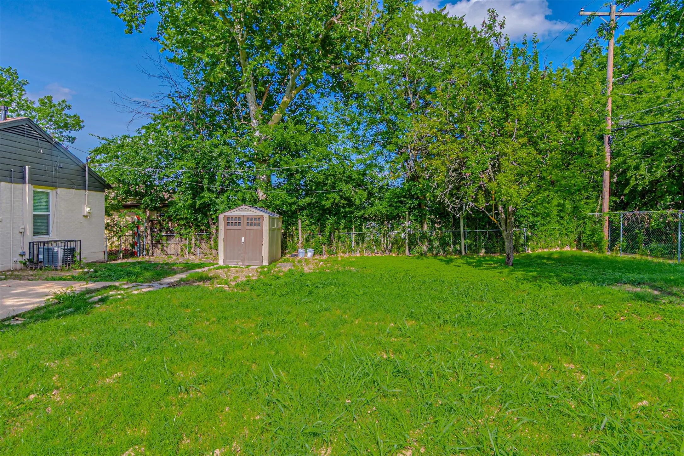 Single Family Residence For Sale in Dallas County , 2618 Centerville Road, Dallas, Texas 75228, 3 Bedroom, 2 Bathroom, Garage spaces, 1,308 Sqft, built in 1952, mls#21411323, Real Estate Agent in Dallas, Homes For Sale in Dallas county, Homes For Sale in Dallas, Realtor in Dallas Texas, Real Estate Brokerage Independent Realty Texas, Luminita Cordes Realtor