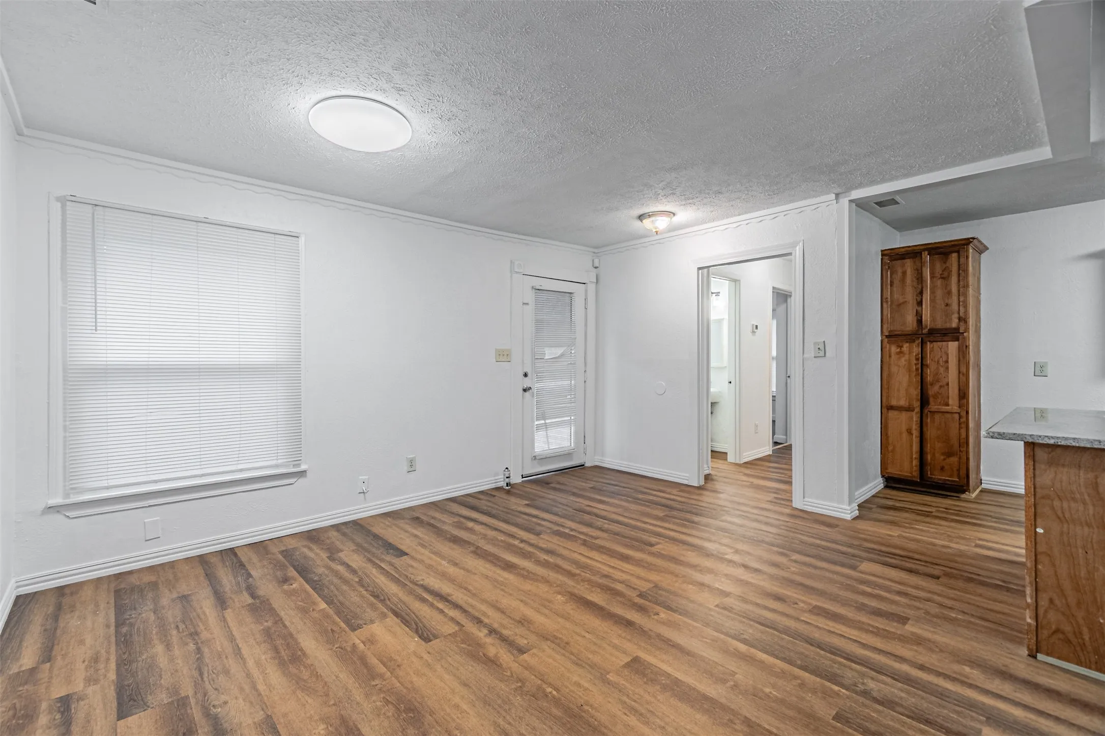Single Family Residence For Sale in Dallas County , 2618 Centerville Road, Dallas, Texas 75228, 3 Bedroom, 2 Bathroom, Garage spaces, 1,308 Sqft, built in 1952, mls#21411323, Real Estate Agent in Dallas, Homes For Sale in Dallas county, Homes For Sale in Dallas, Realtor in Dallas Texas, Real Estate Brokerage Independent Realty Texas, Luminita Cordes Realtor