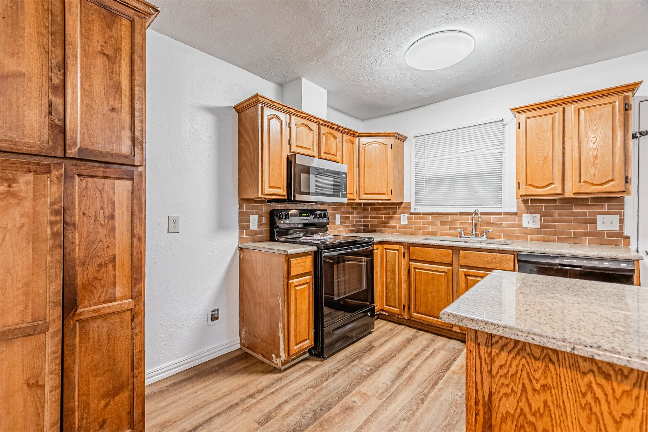 Single Family Residence For Sale in Dallas County , 2618 Centerville Road, Dallas, Texas 75228, 3 Bedroom, 2 Bathroom, Garage spaces, 1,308 Sqft, built in 1952, mls#21411323, Real Estate Agent in Dallas, Homes For Sale in Dallas county, Homes For Sale in Dallas, Realtor in Dallas Texas, Real Estate Brokerage Independent Realty Texas, Luminita Cordes Realtor