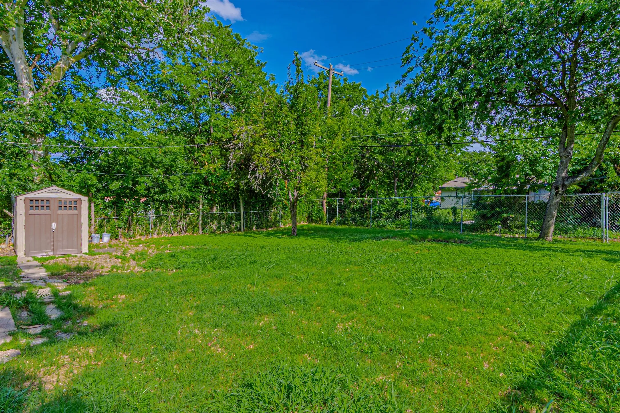 Single Family Residence For Sale in Dallas County , 2618 Centerville Road, Dallas, Texas 75228, 3 Bedroom, 2 Bathroom, Garage spaces, 1,308 Sqft, built in 1952, mls#21411323, Real Estate Agent in Dallas, Homes For Sale in Dallas county, Homes For Sale in Dallas, Realtor in Dallas Texas, Real Estate Brokerage Independent Realty Texas, Luminita Cordes Realtor