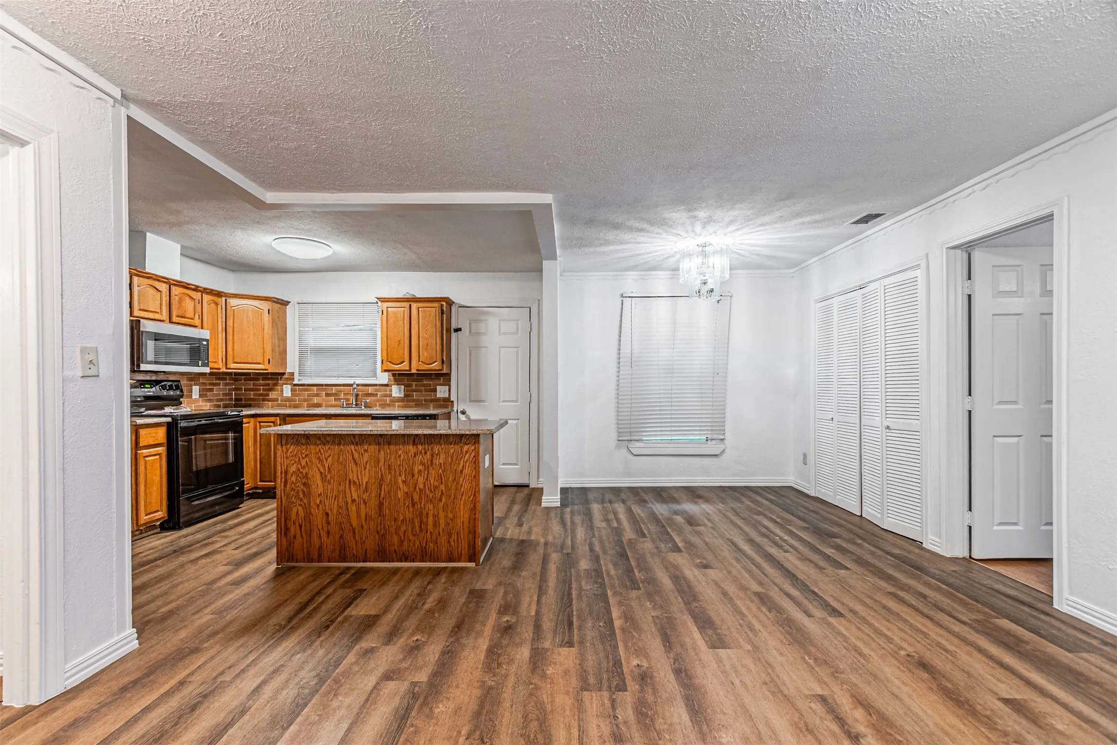 Single Family Residence For Sale in Dallas County , 2618 Centerville Road, Dallas, Texas 75228, 3 Bedroom, 2 Bathroom, Garage spaces, 1,308 Sqft, built in 1952, mls#21411323, Real Estate Agent in Dallas, Homes For Sale in Dallas county, Homes For Sale in Dallas, Realtor in Dallas Texas, Real Estate Brokerage Independent Realty Texas, Luminita Cordes Realtor