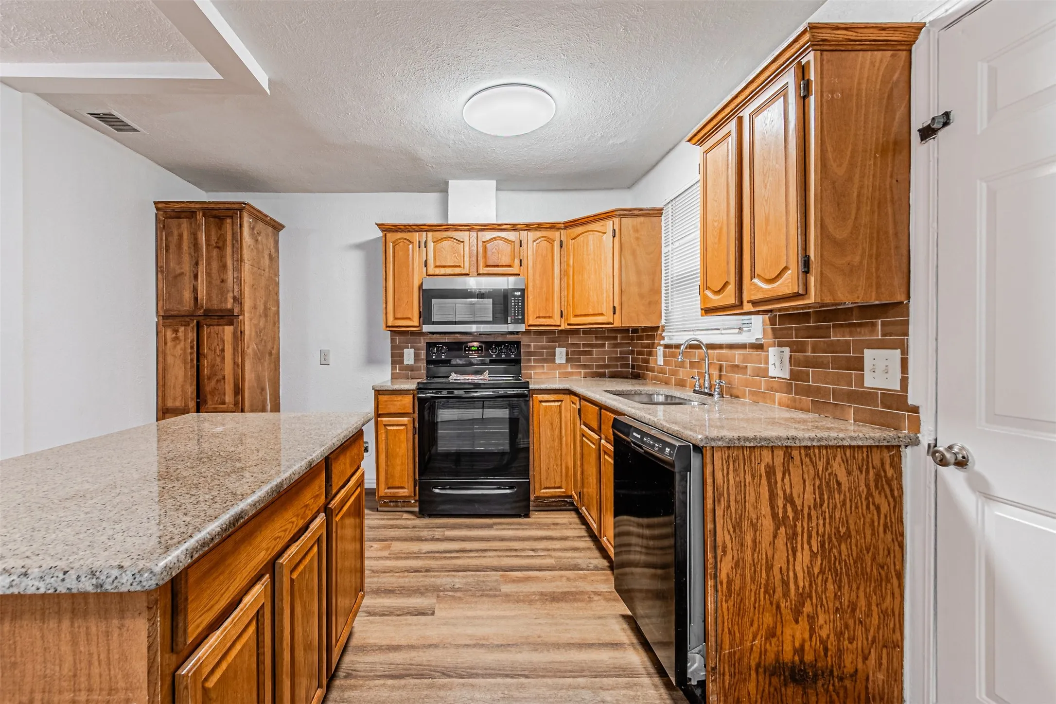 Single Family Residence For Sale in Dallas County , 2618 Centerville Road, Dallas, Texas 75228, 3 Bedroom, 2 Bathroom, Garage spaces, 1,308 Sqft, built in 1952, mls#21411323, Real Estate Agent in Dallas, Homes For Sale in Dallas county, Homes For Sale in Dallas, Realtor in Dallas Texas, Real Estate Brokerage Independent Realty Texas, Luminita Cordes Realtor